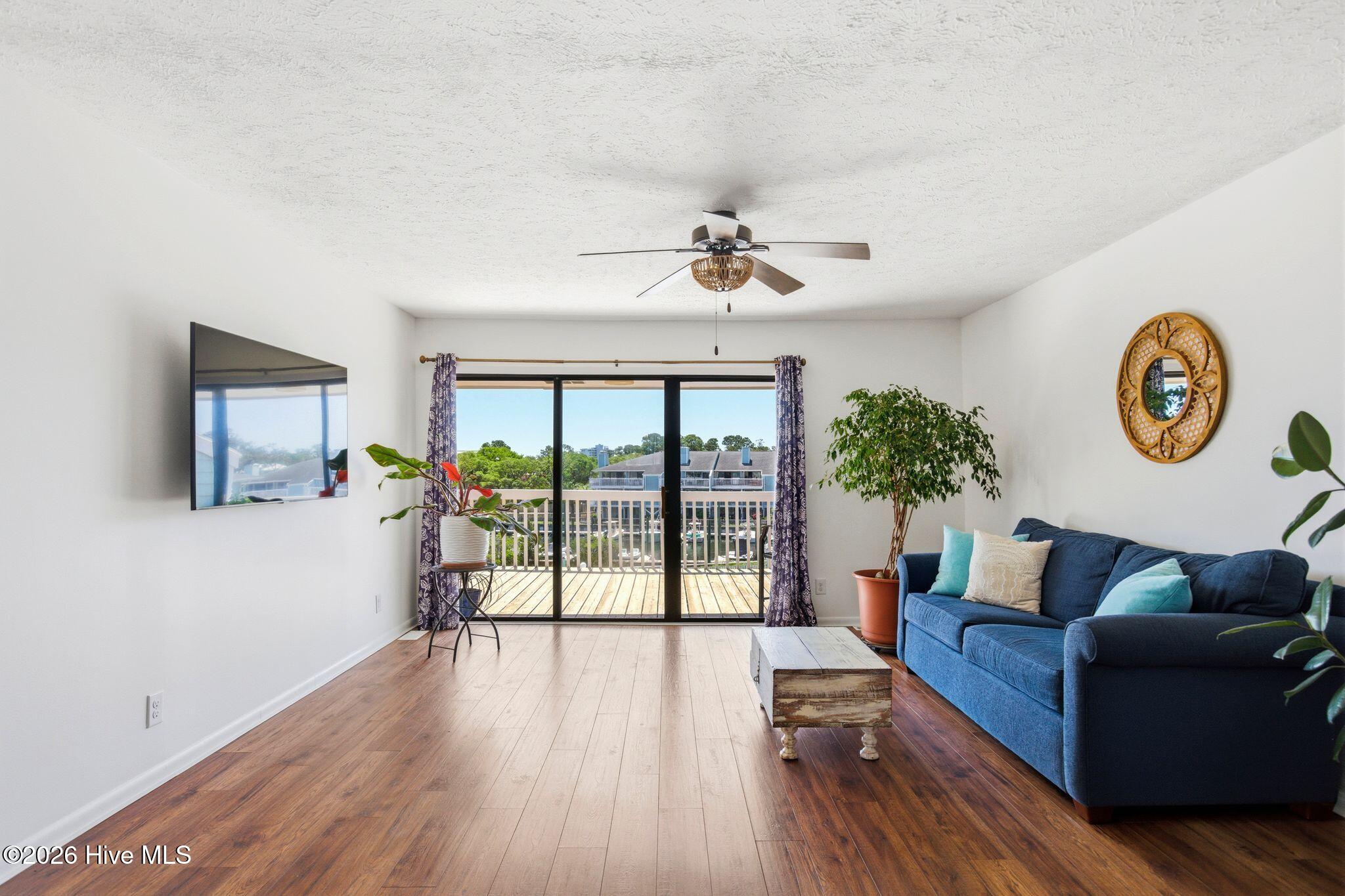 100568885 | Photo 15