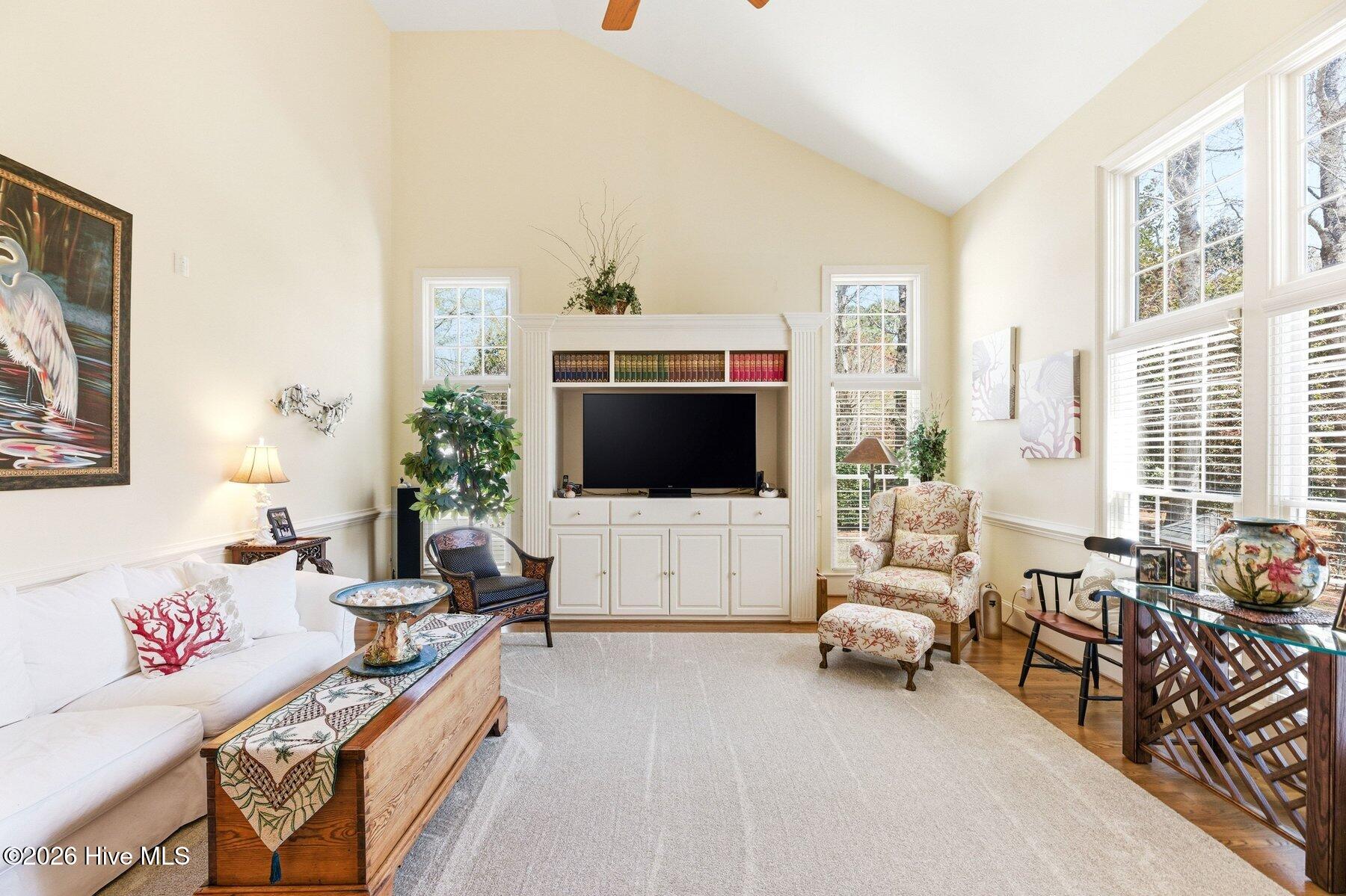 100562414 | Photo 20