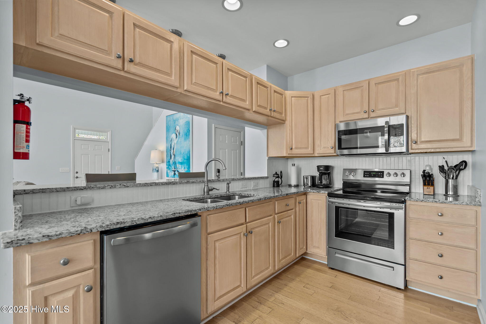 100542562 | Photo 16