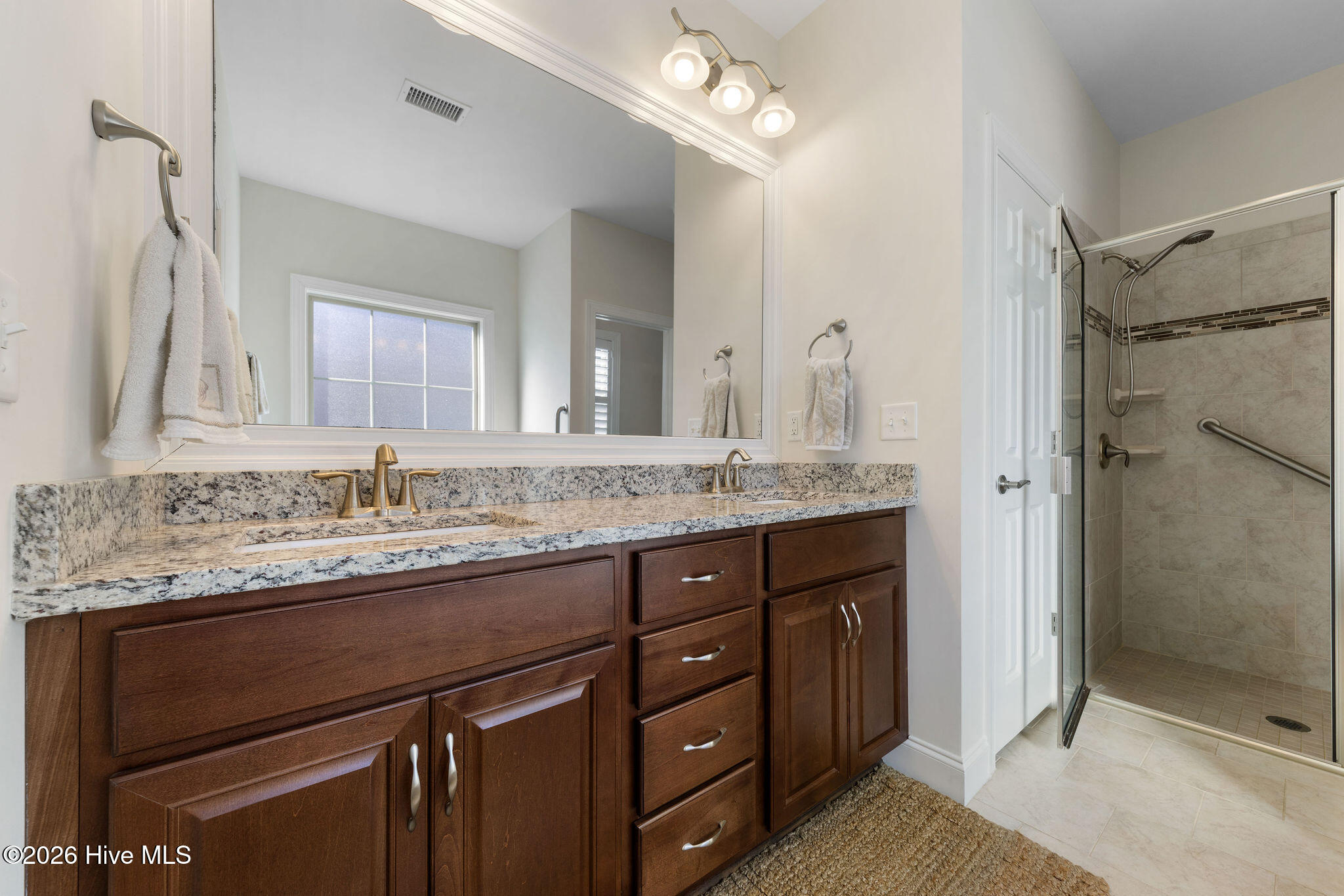 100564801 | Photo 19