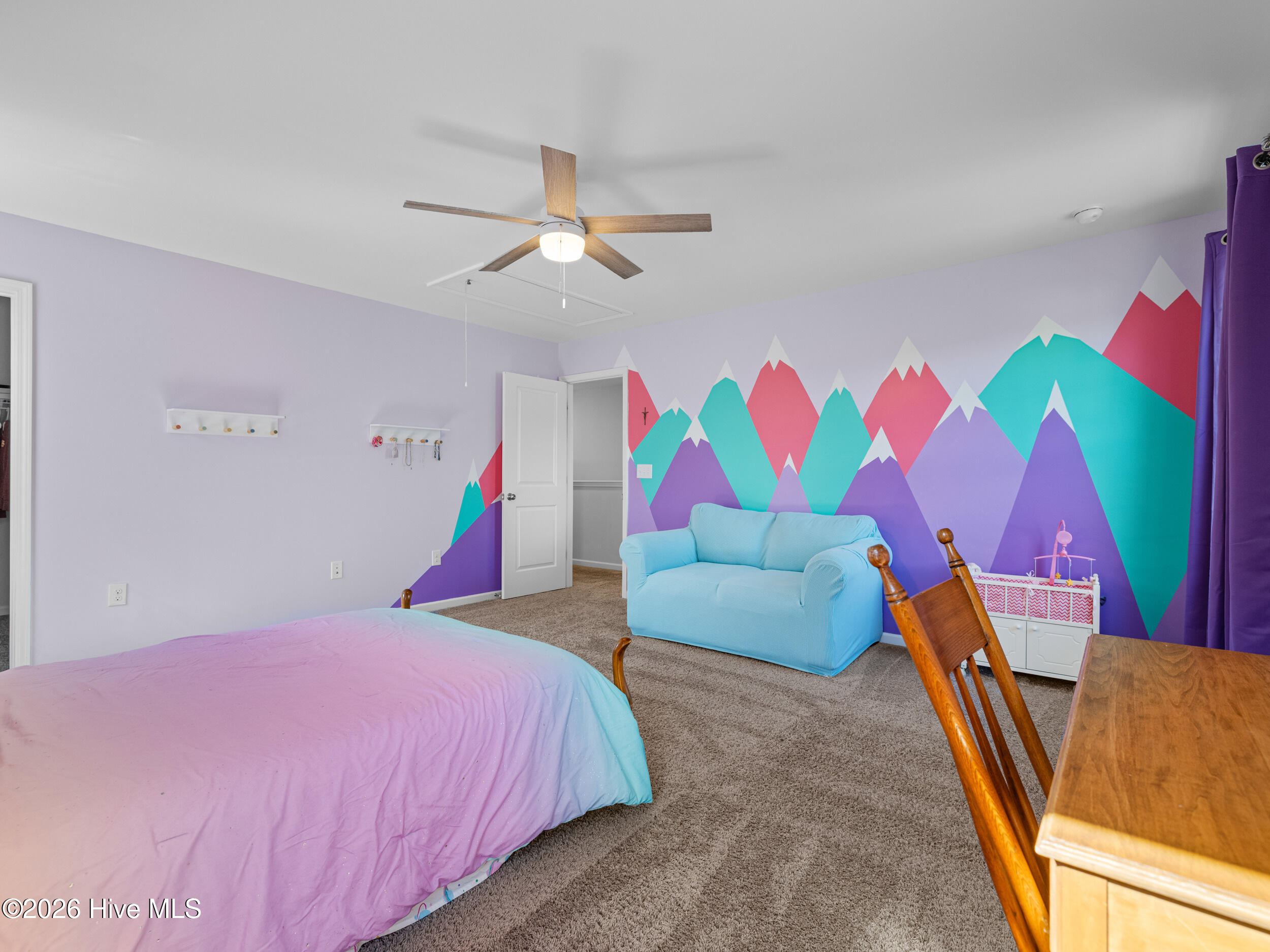 100557695 | Photo 55