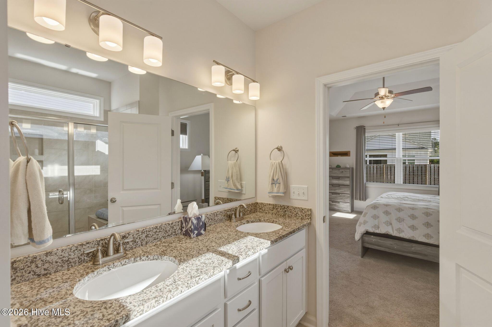 100563254 | Photo 45