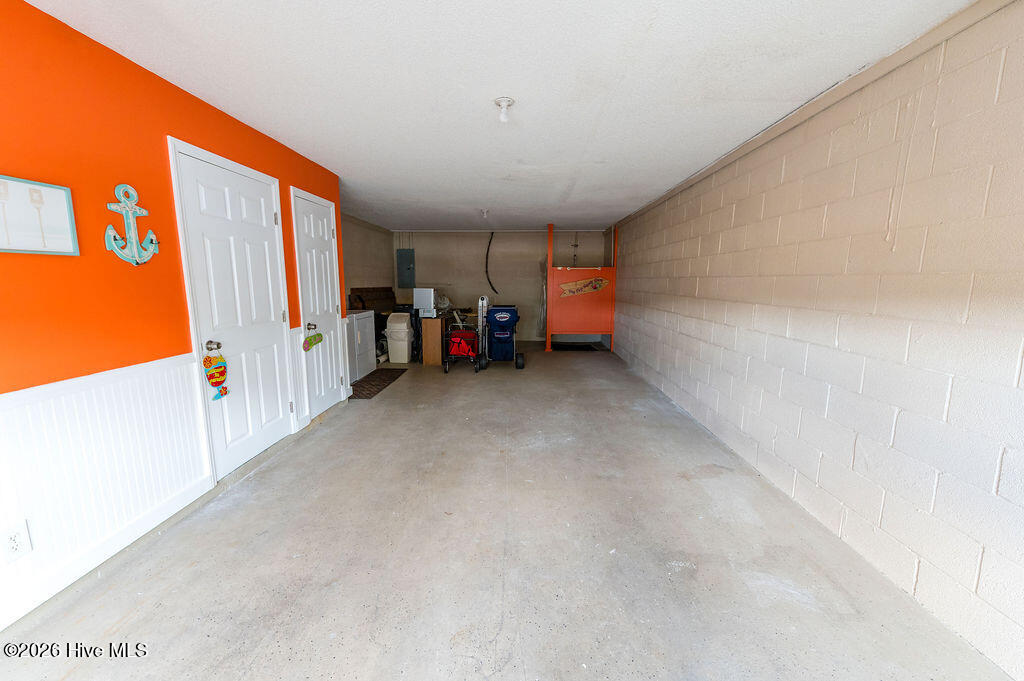 11x29 open area garage