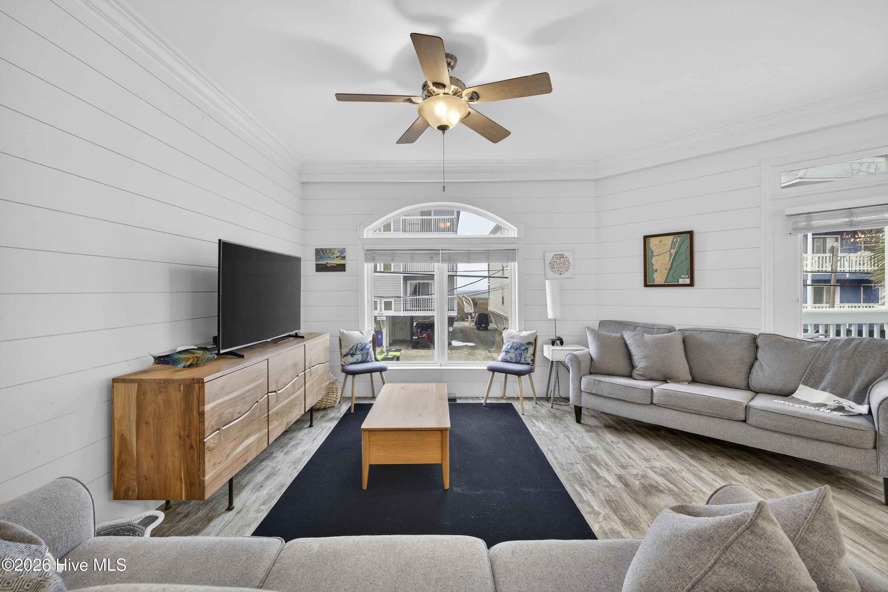 100561786 | Photo 43