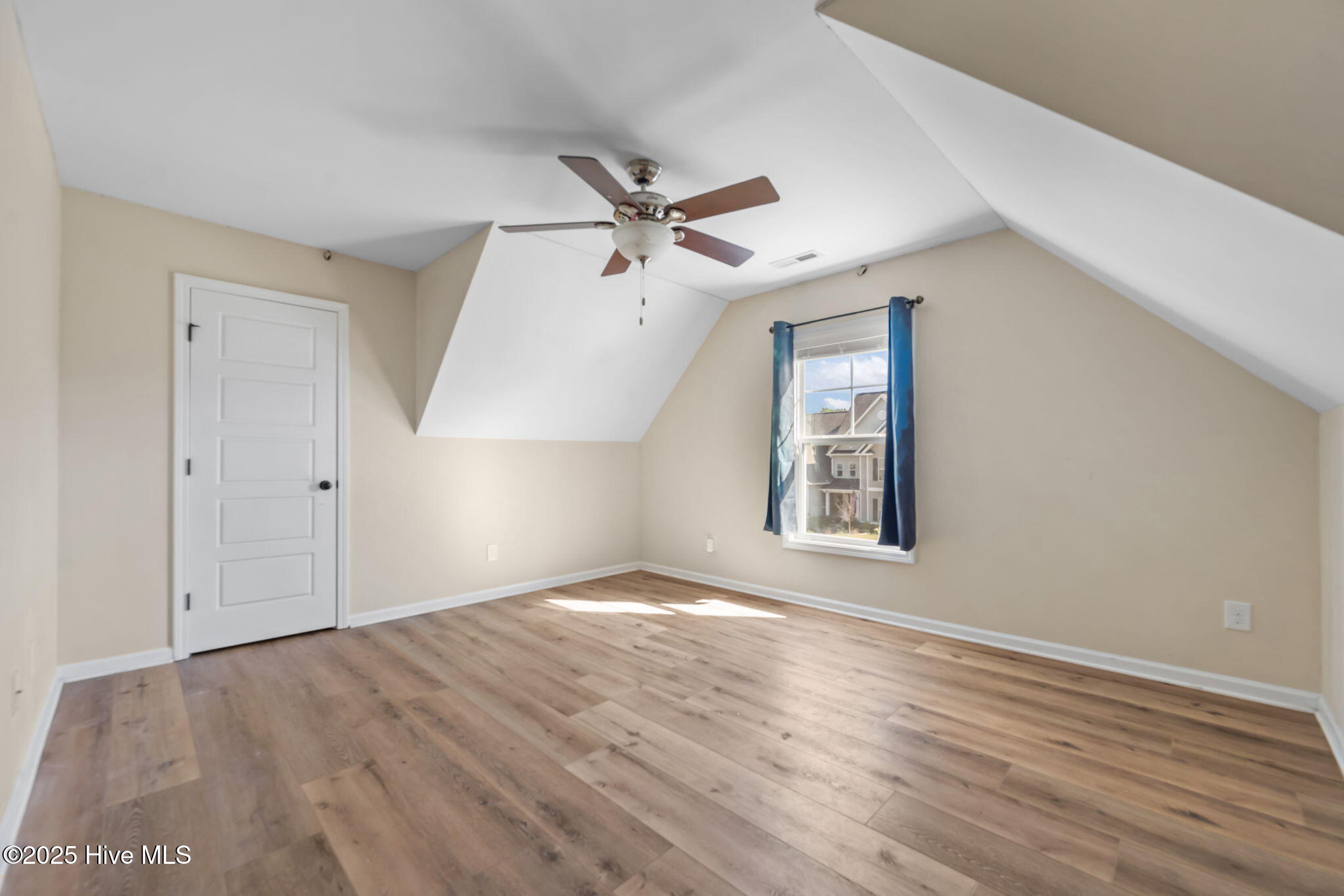 100538914 | Photo 21