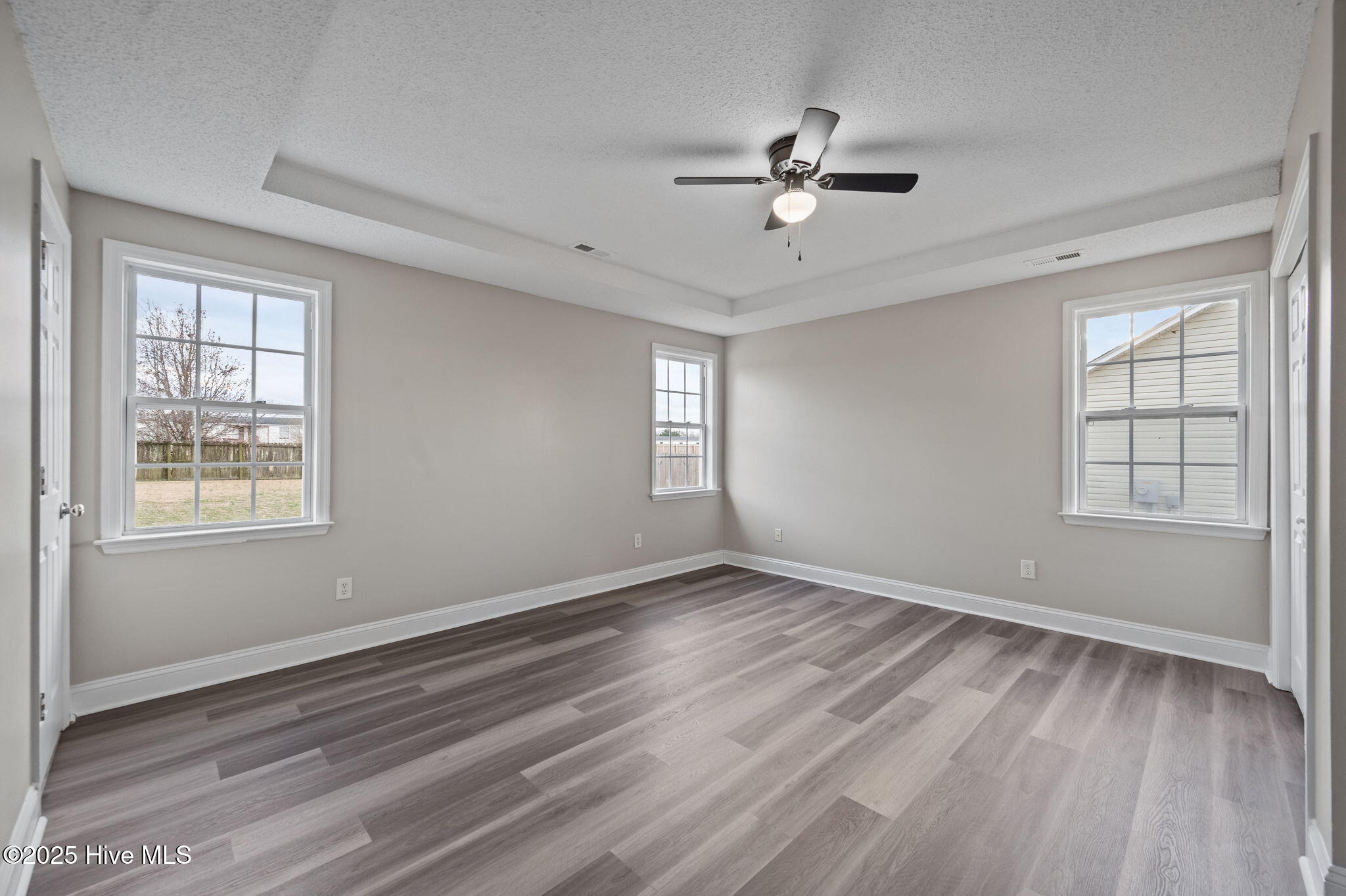 100547097 | Photo 28