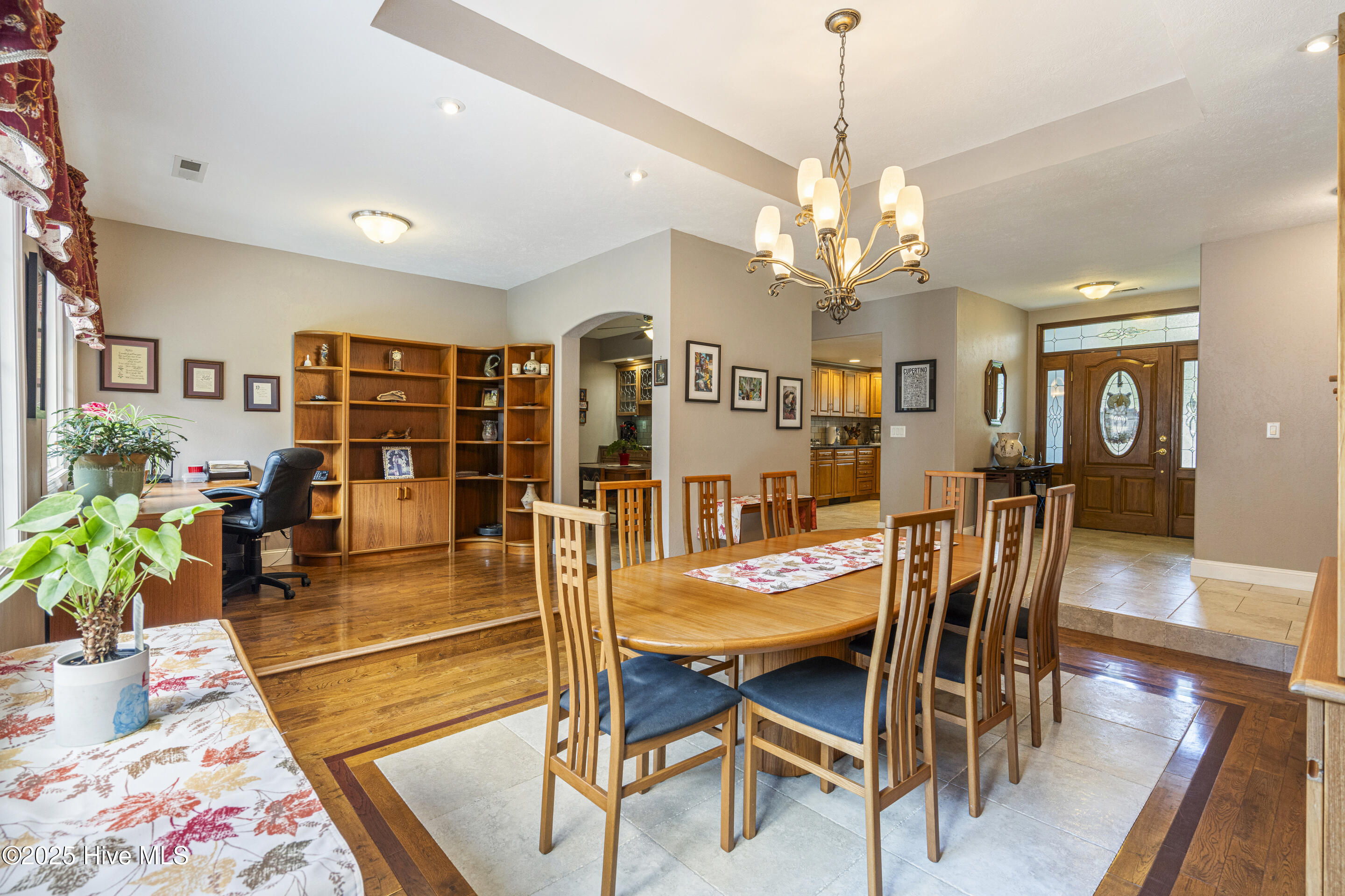 100503346 | Photo 14