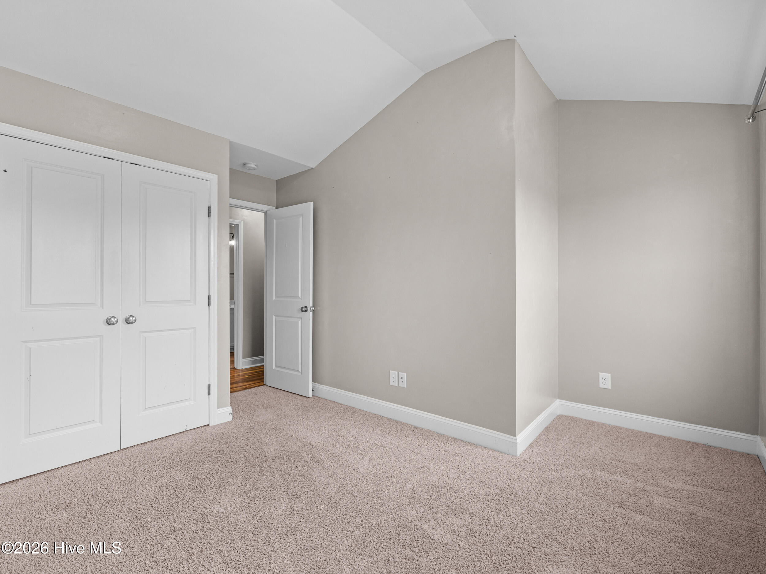 100547442 | Photo 40