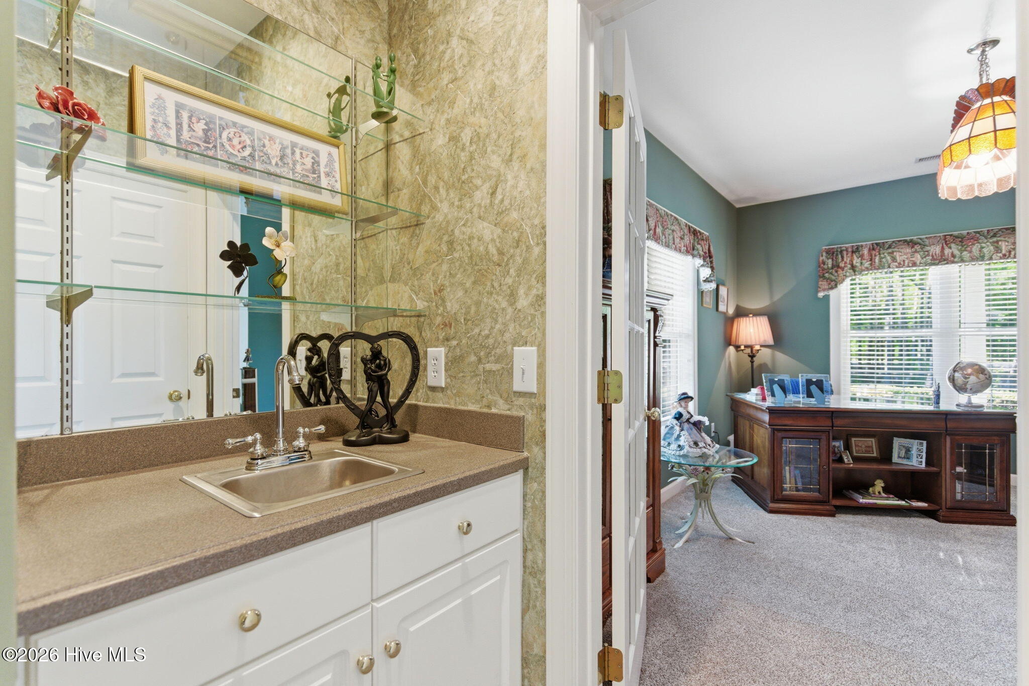 100570615 | Photo 36