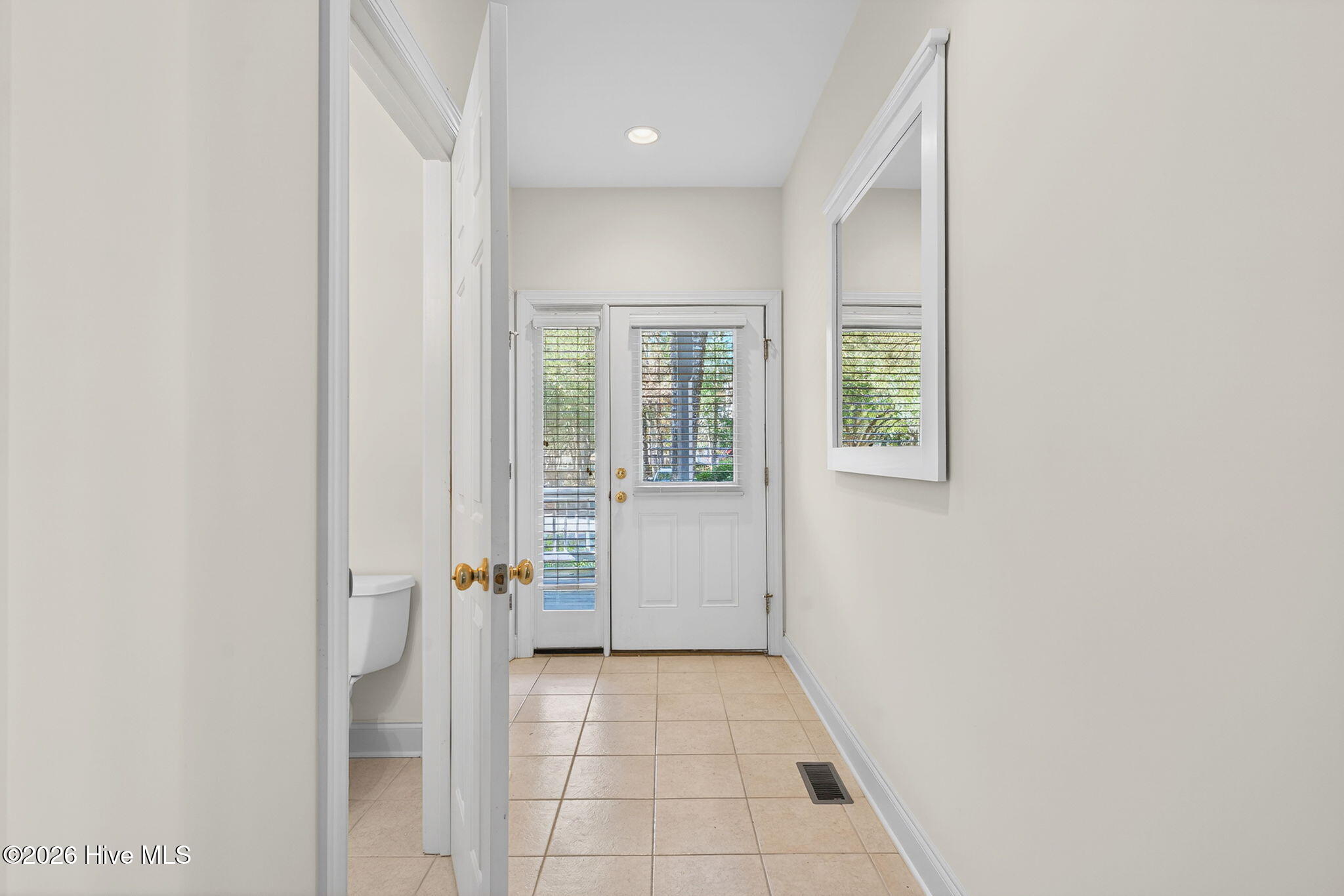 100553475 | Photo 17