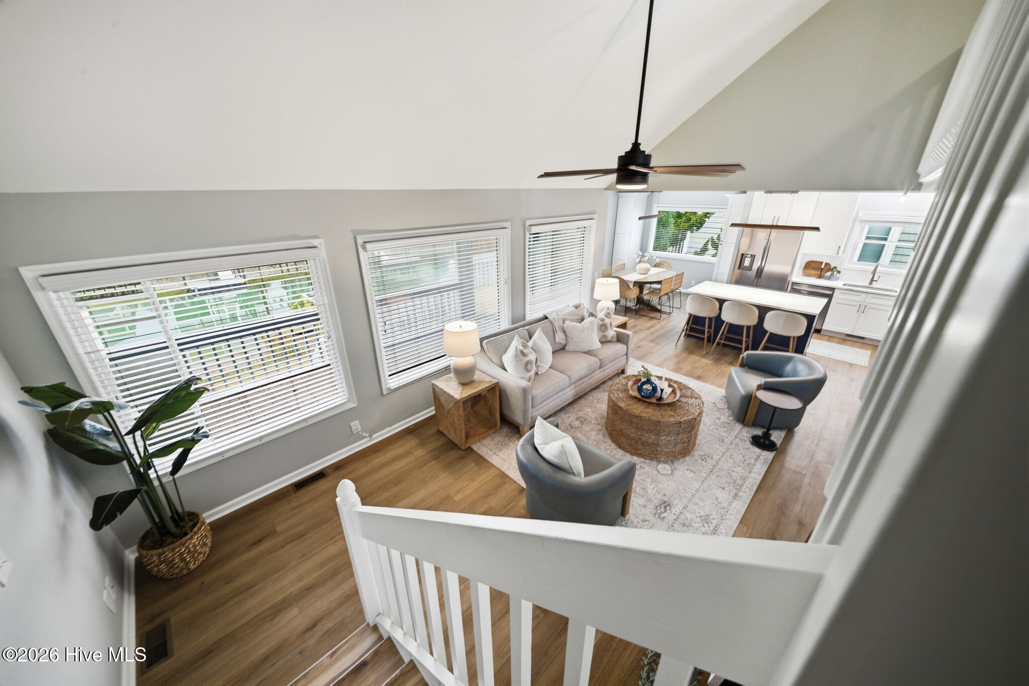 100557260 | Photo 12