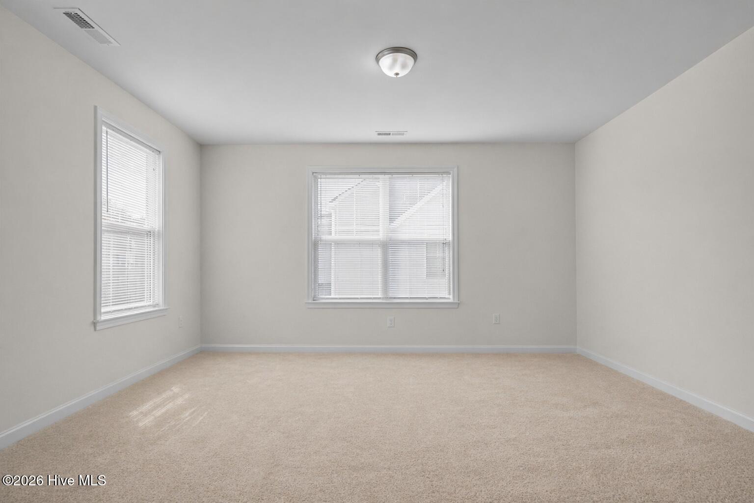 100548714 | Photo 20