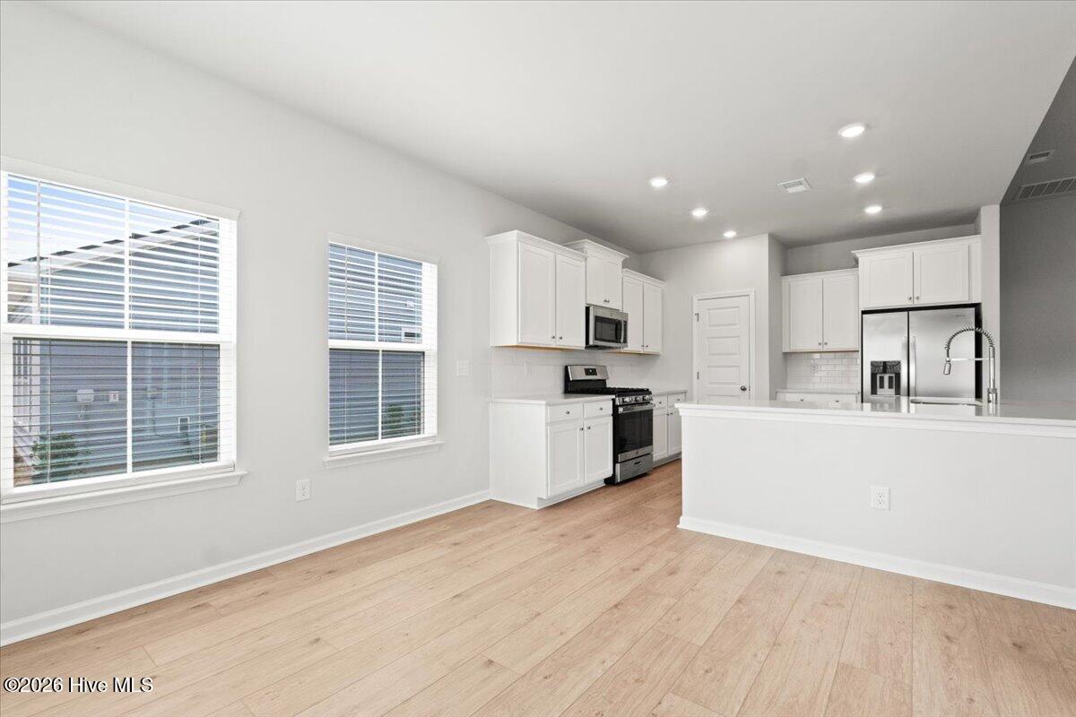 100567069 | Photo 13