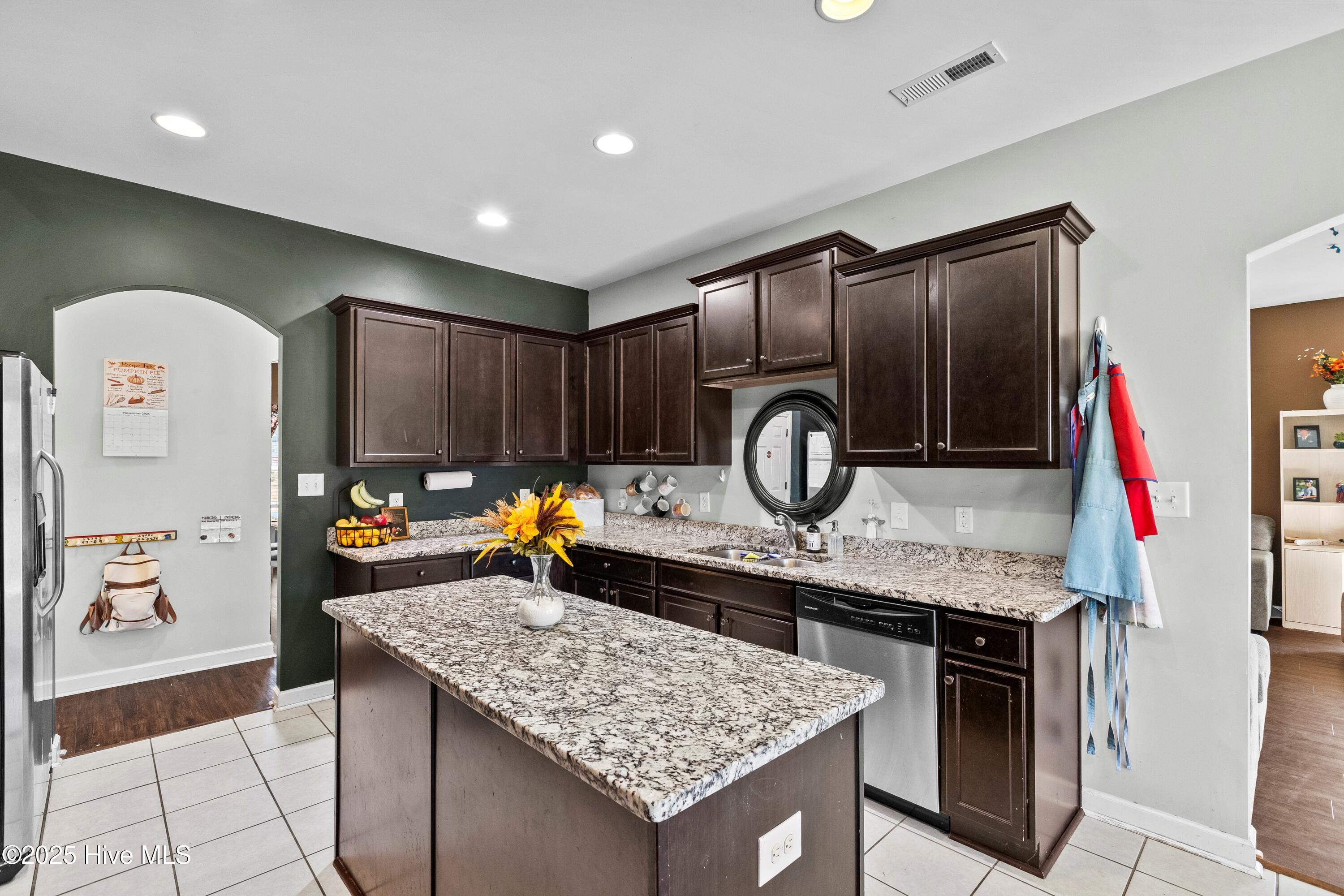 100545140 | Photo 11