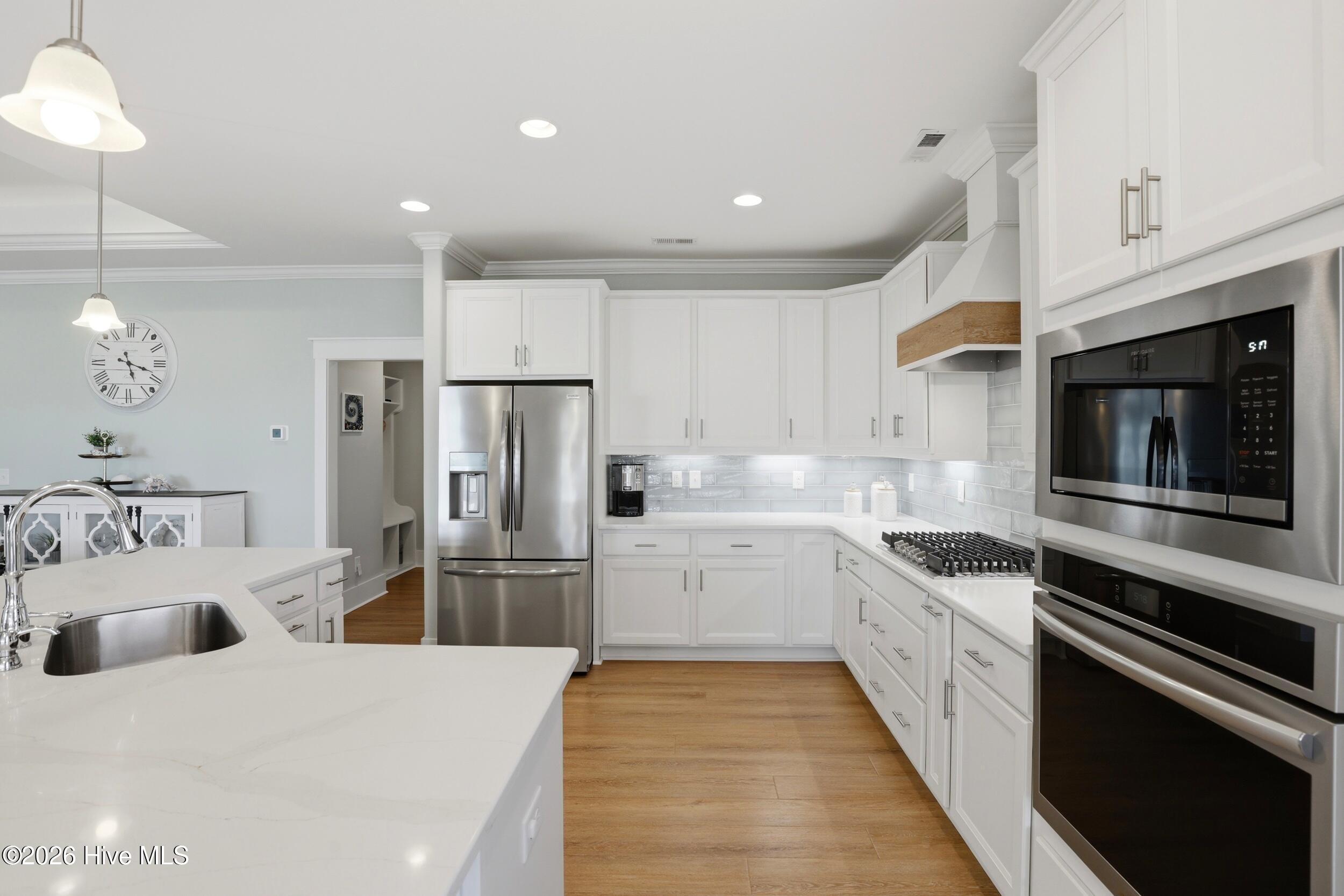 100562298 | Photo 20