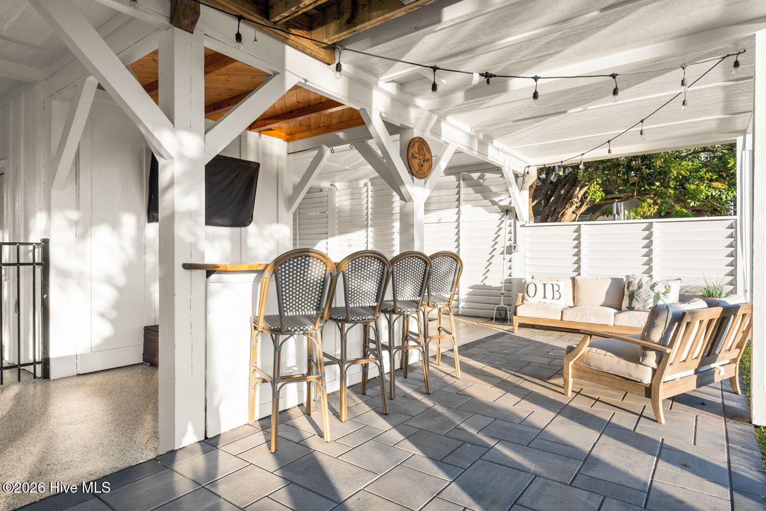 100569670 | Photo 37