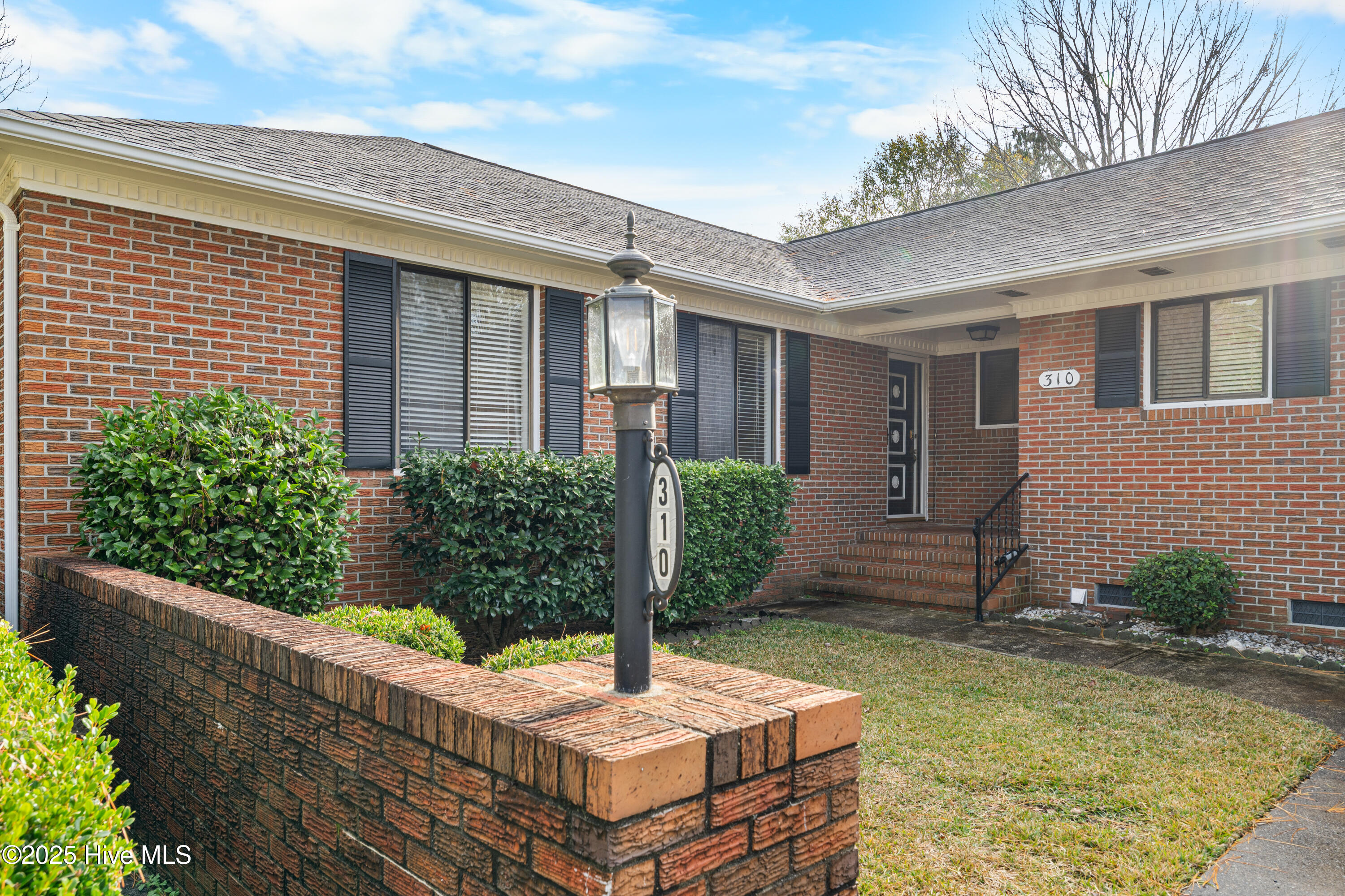 100542635 | Photo 57