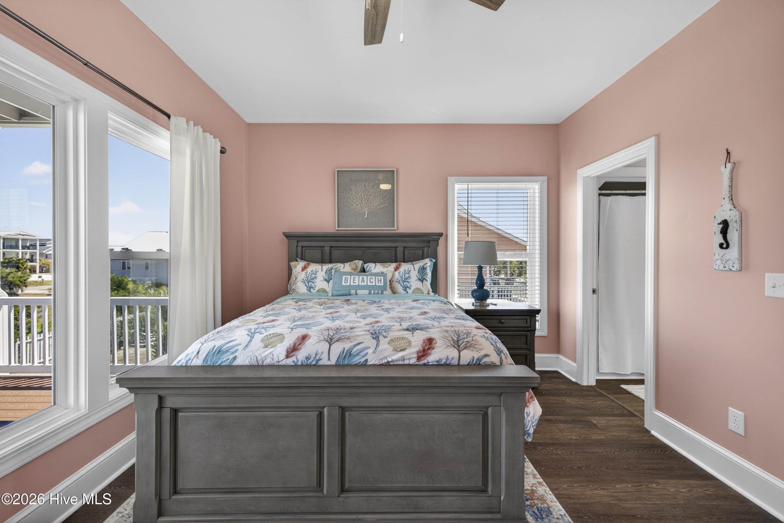 100568247 | Photo 39