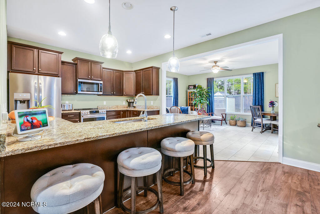 100565738 | Photo 12