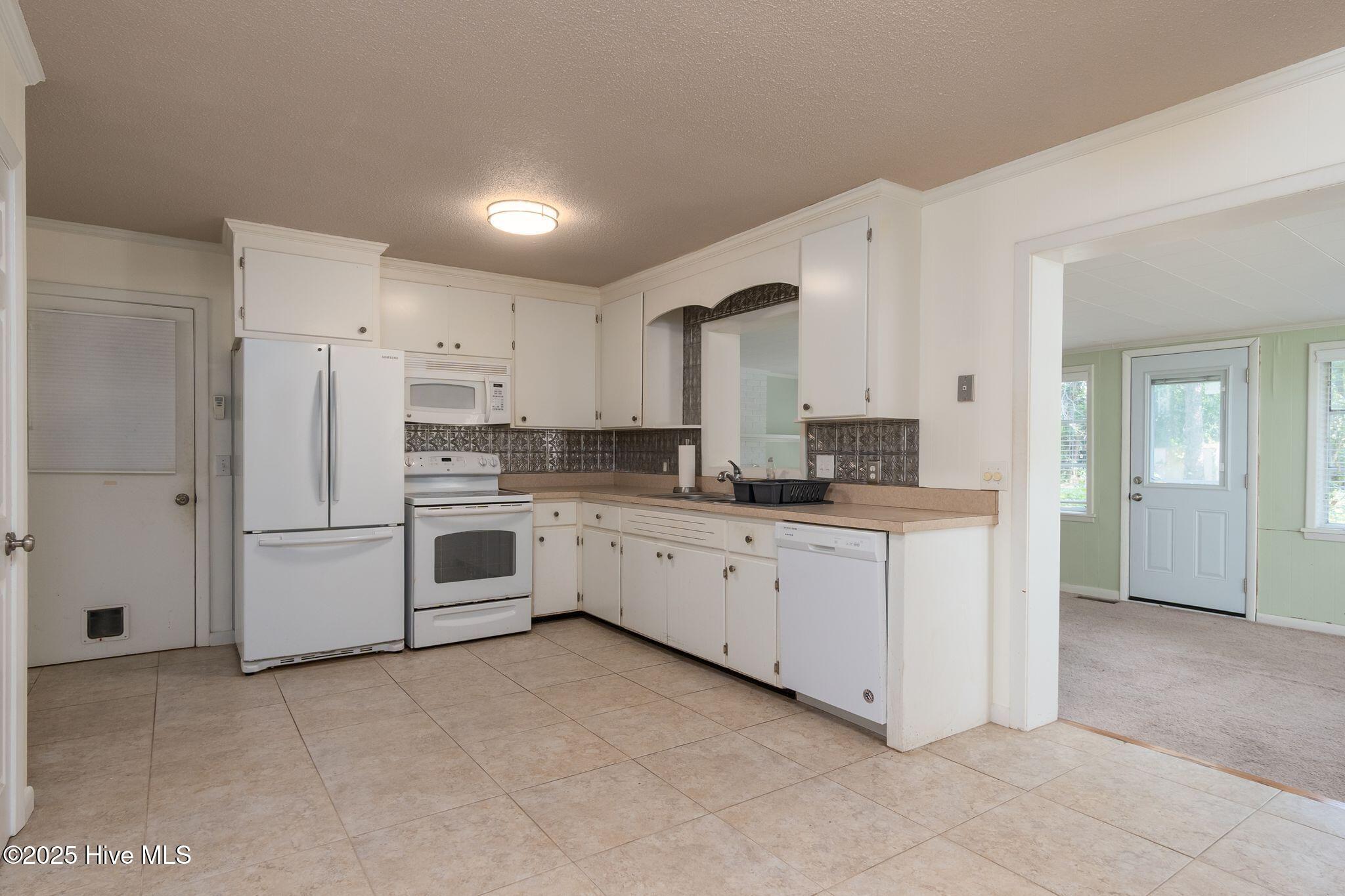 100529012 | Photo 10