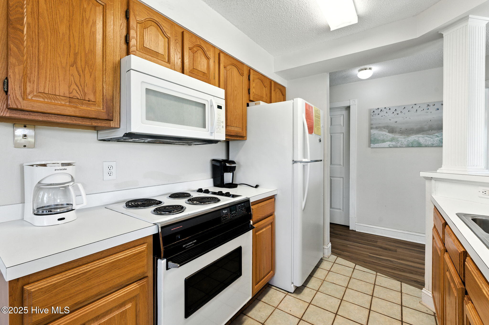 100527104 | Photo 26