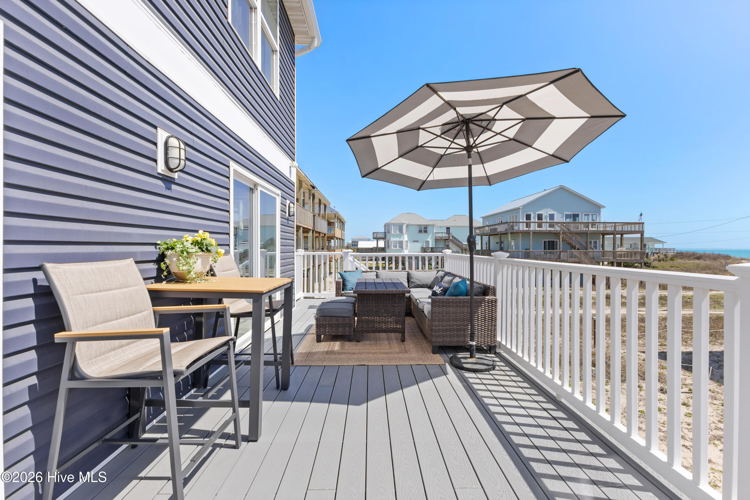 100564828 | Photo 35