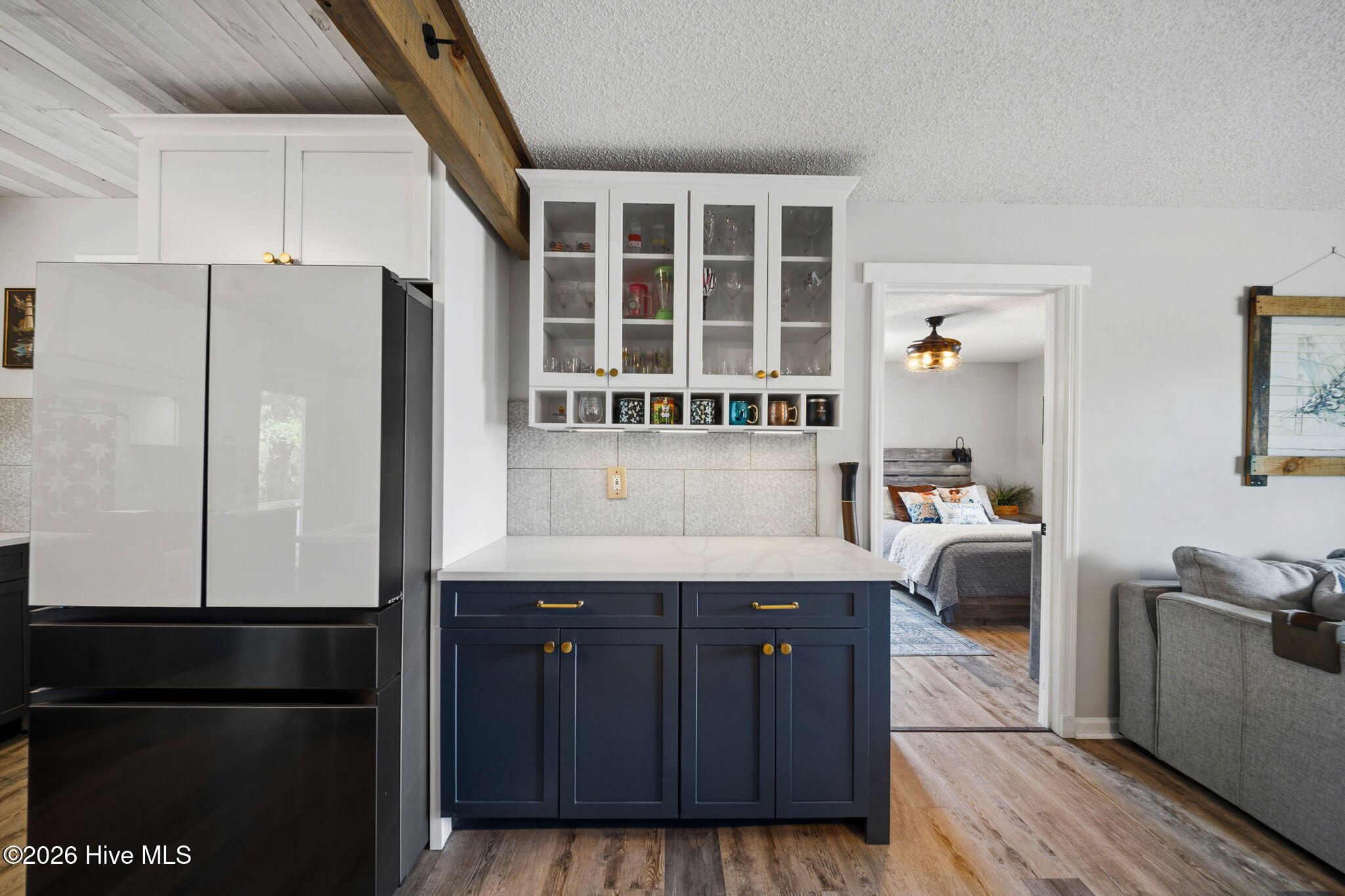 100569227 | Photo 18