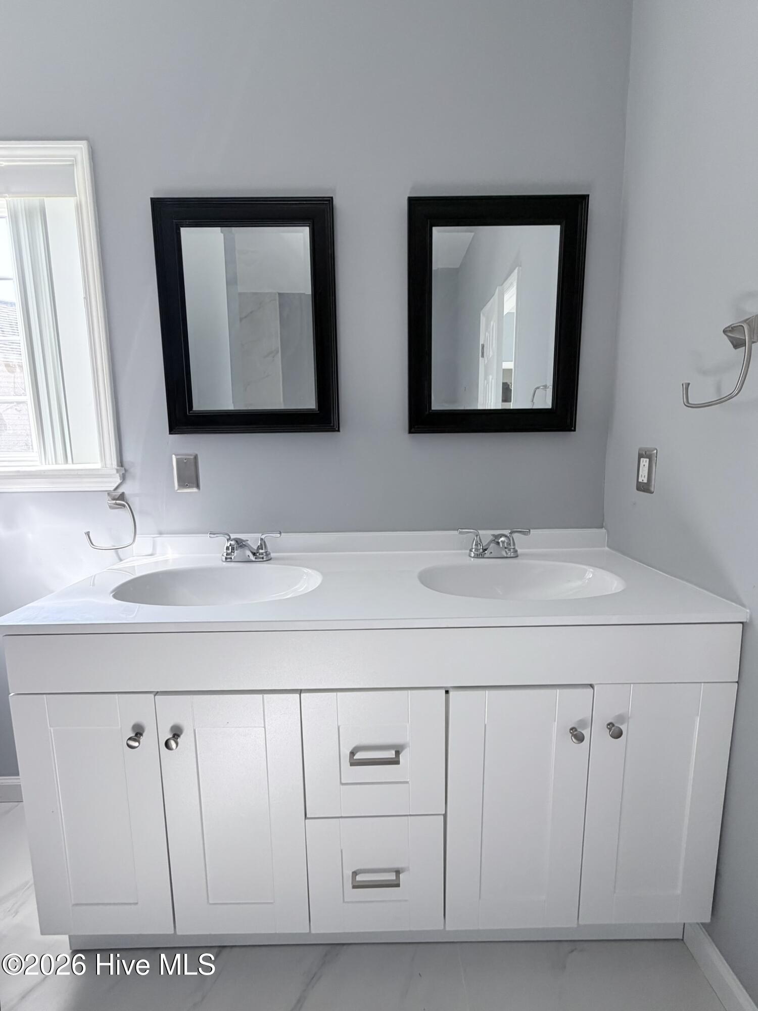 100557322 | Photo 12