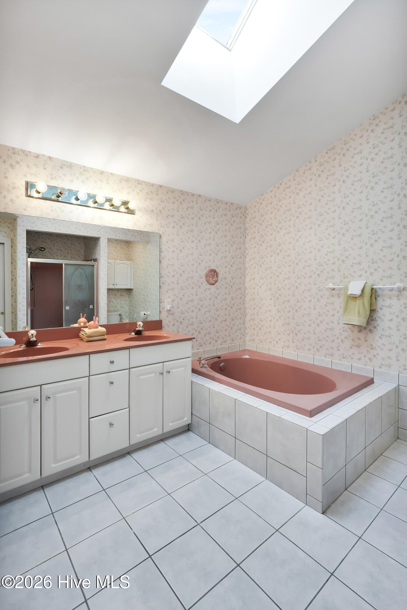 100567703 | Photo 24