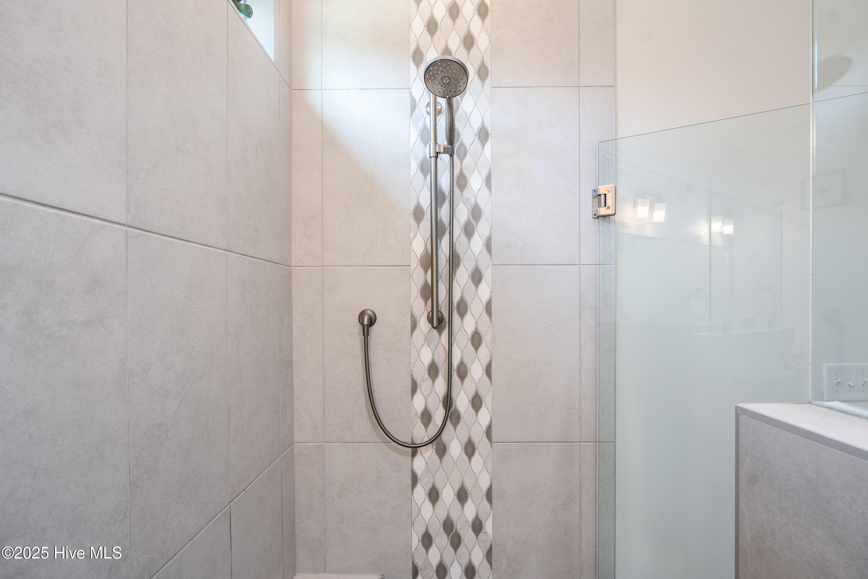 100526506 | Photo 16