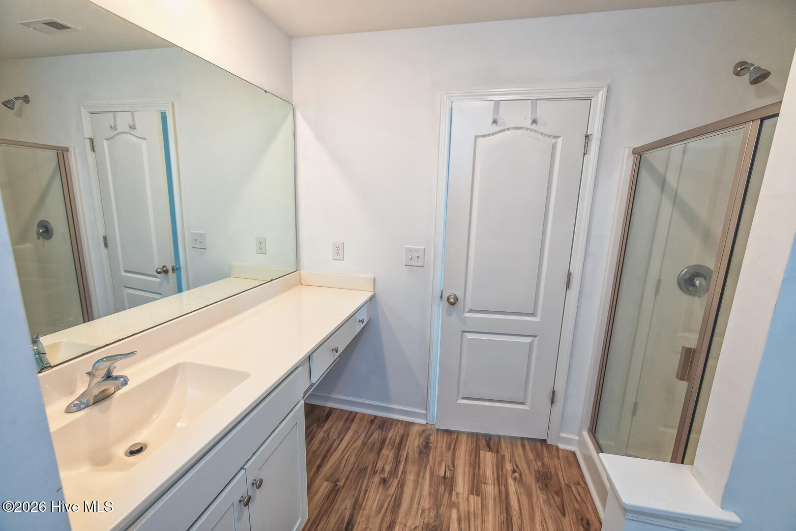 100558342 | Photo 35