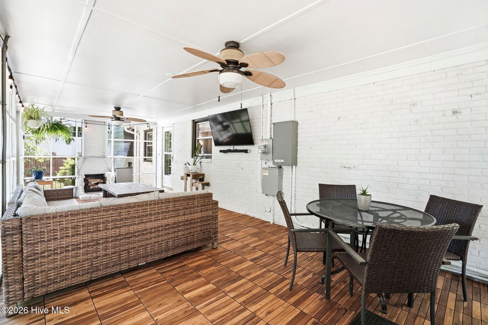 100568648 | Photo 22