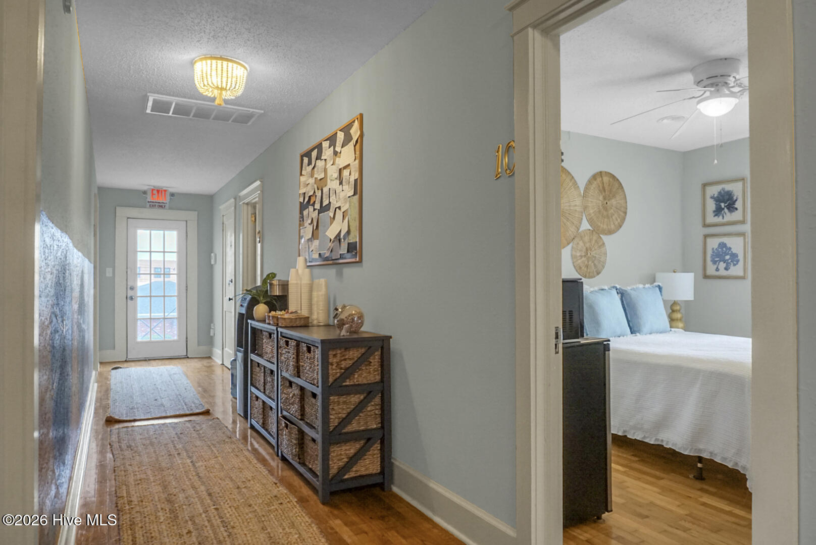 100555839 | Photo 37