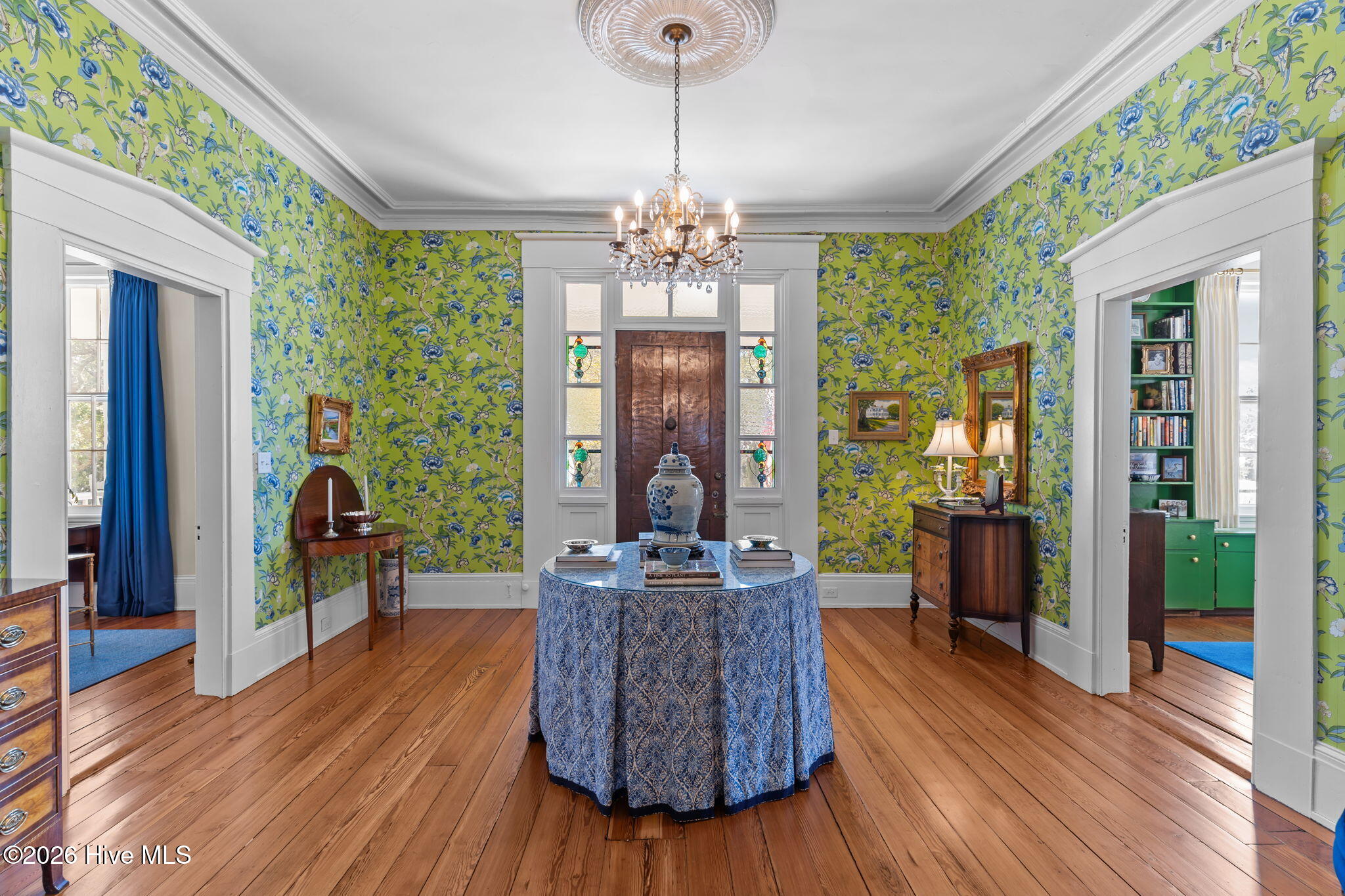 100562122 | Photo 13