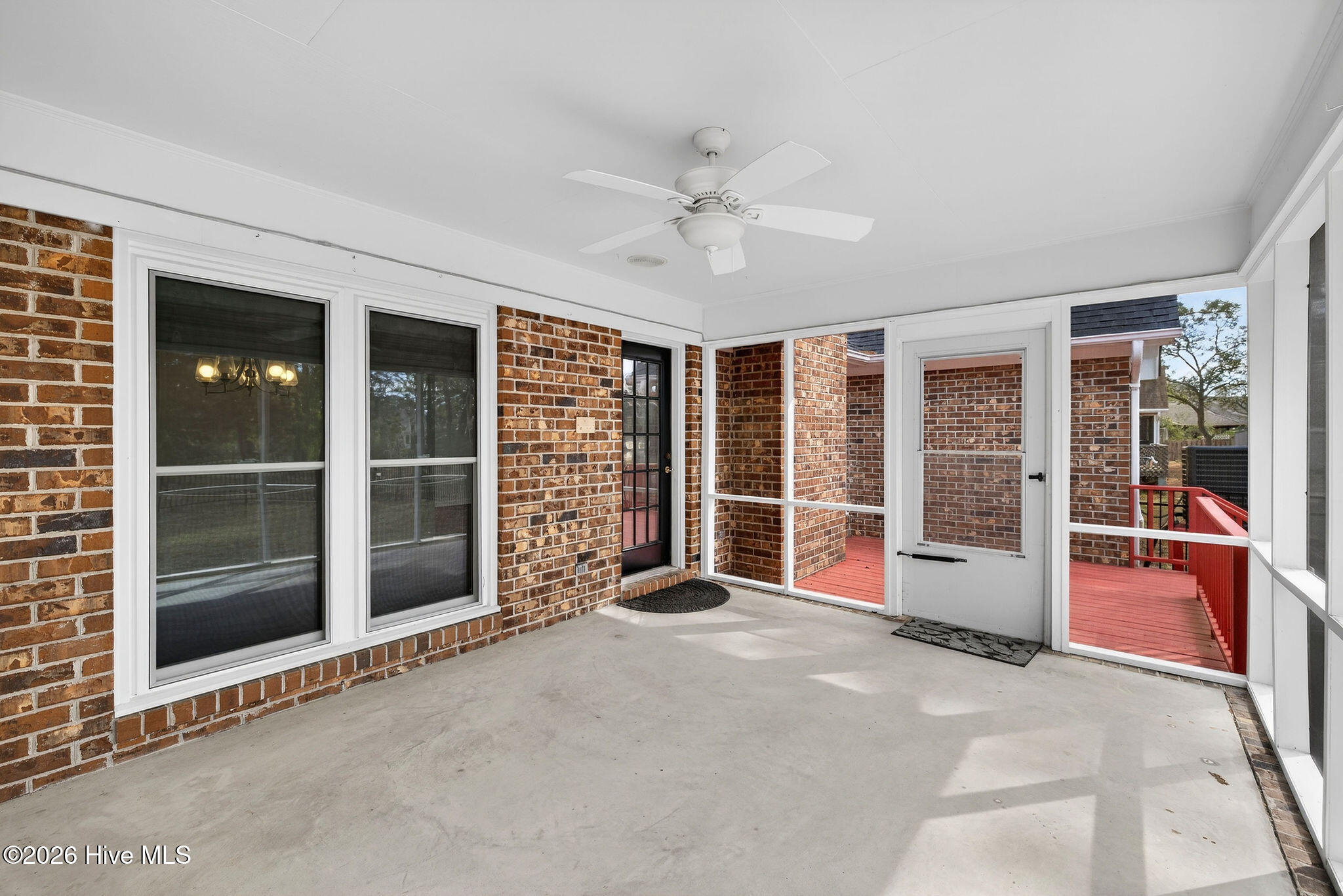 100561211 | Photo 27