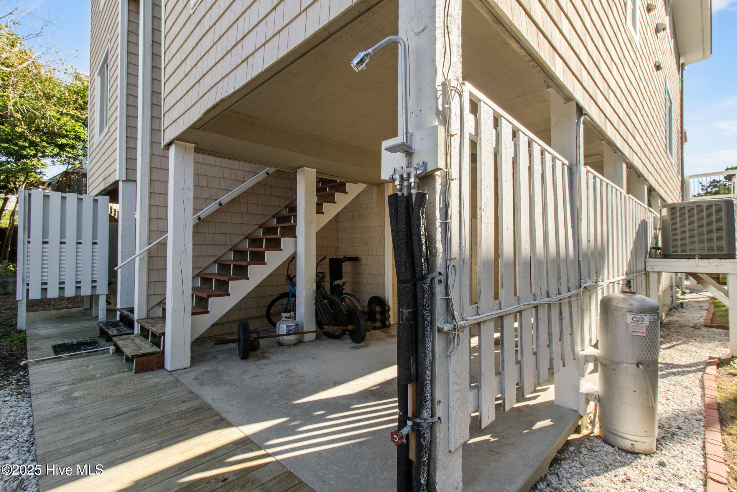 100545997 | Photo 42