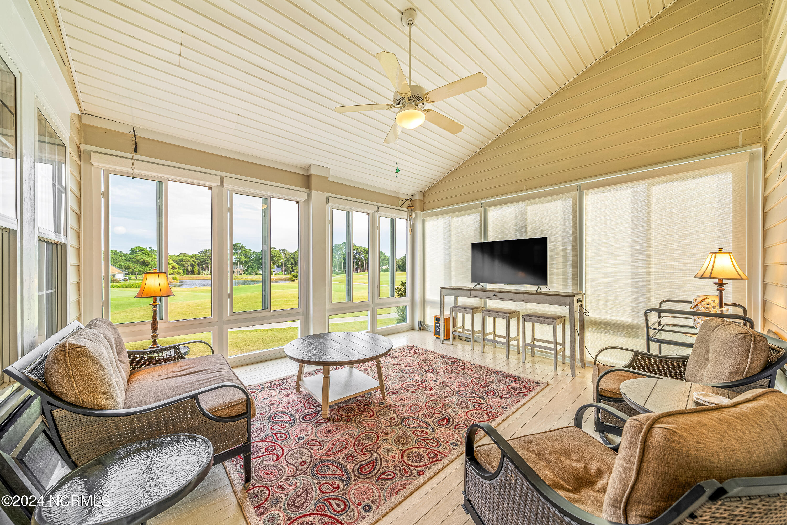 100568479 | Photo 10