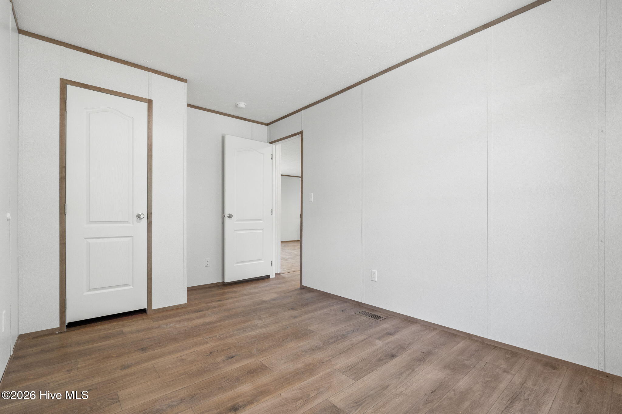 100569950 | Photo 11