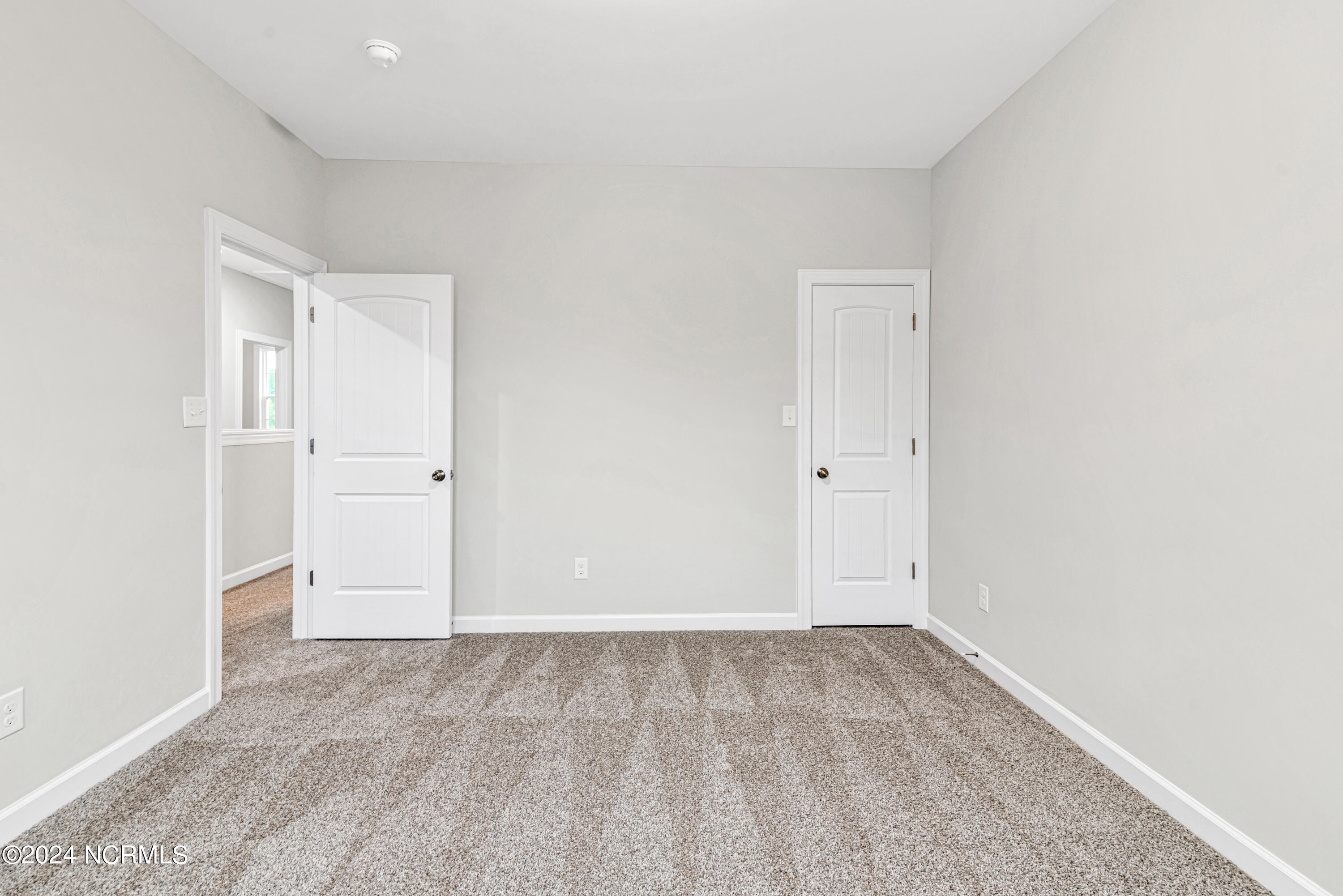 100563429 | Photo 38