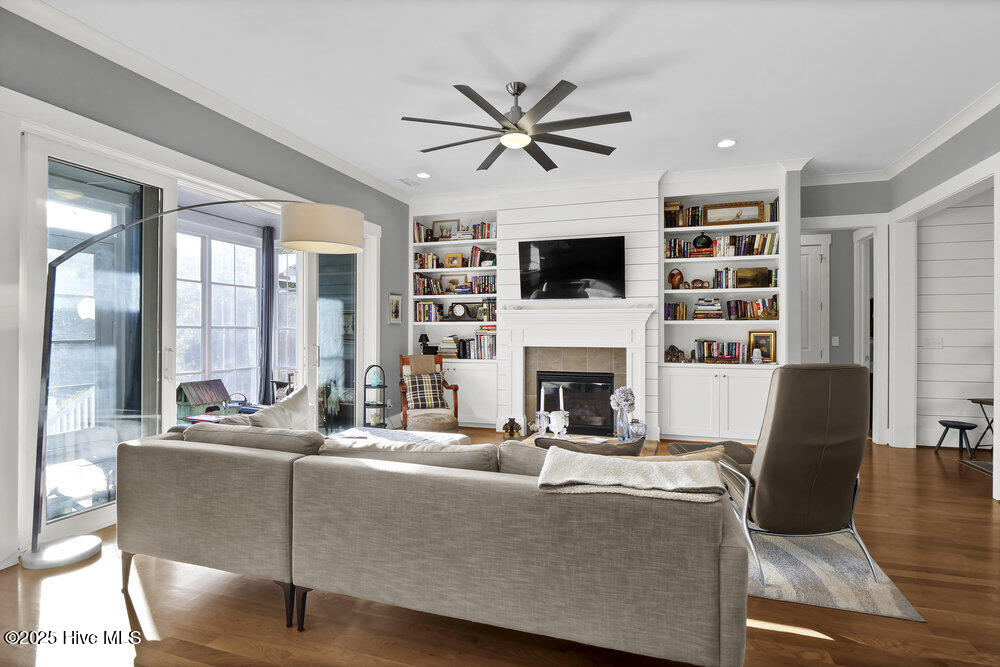 100536027 | Photo 16