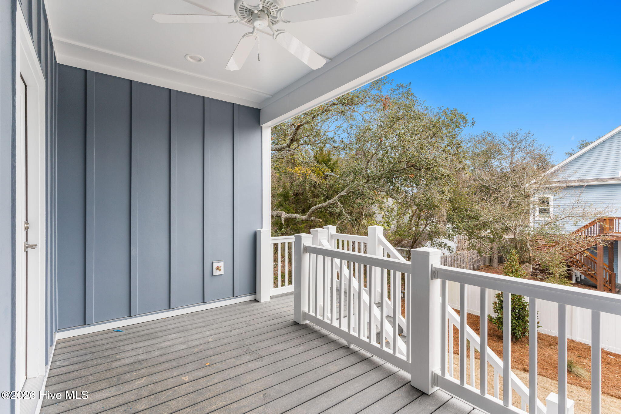 100558448 | Photo 38