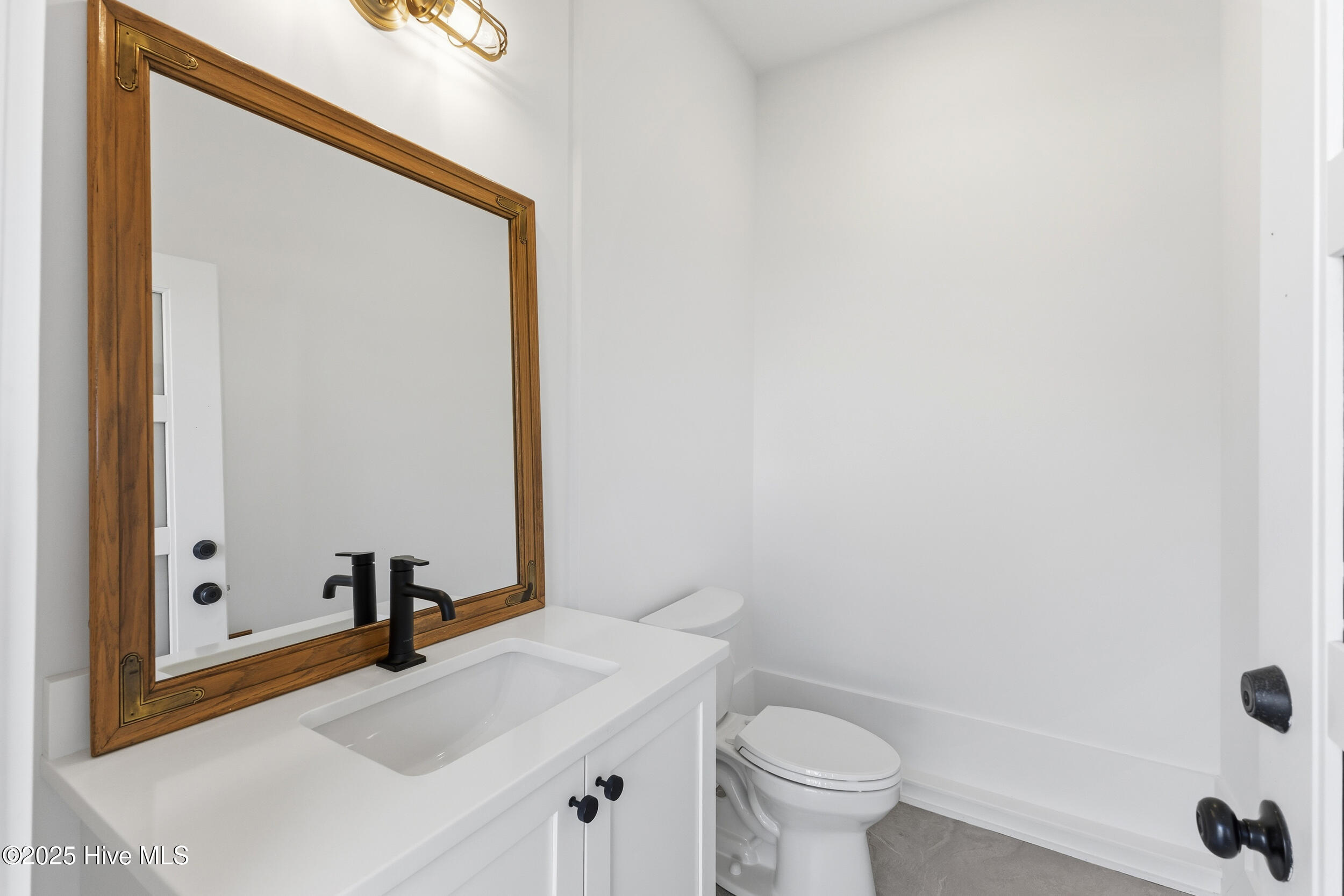 100541015 | Photo 43