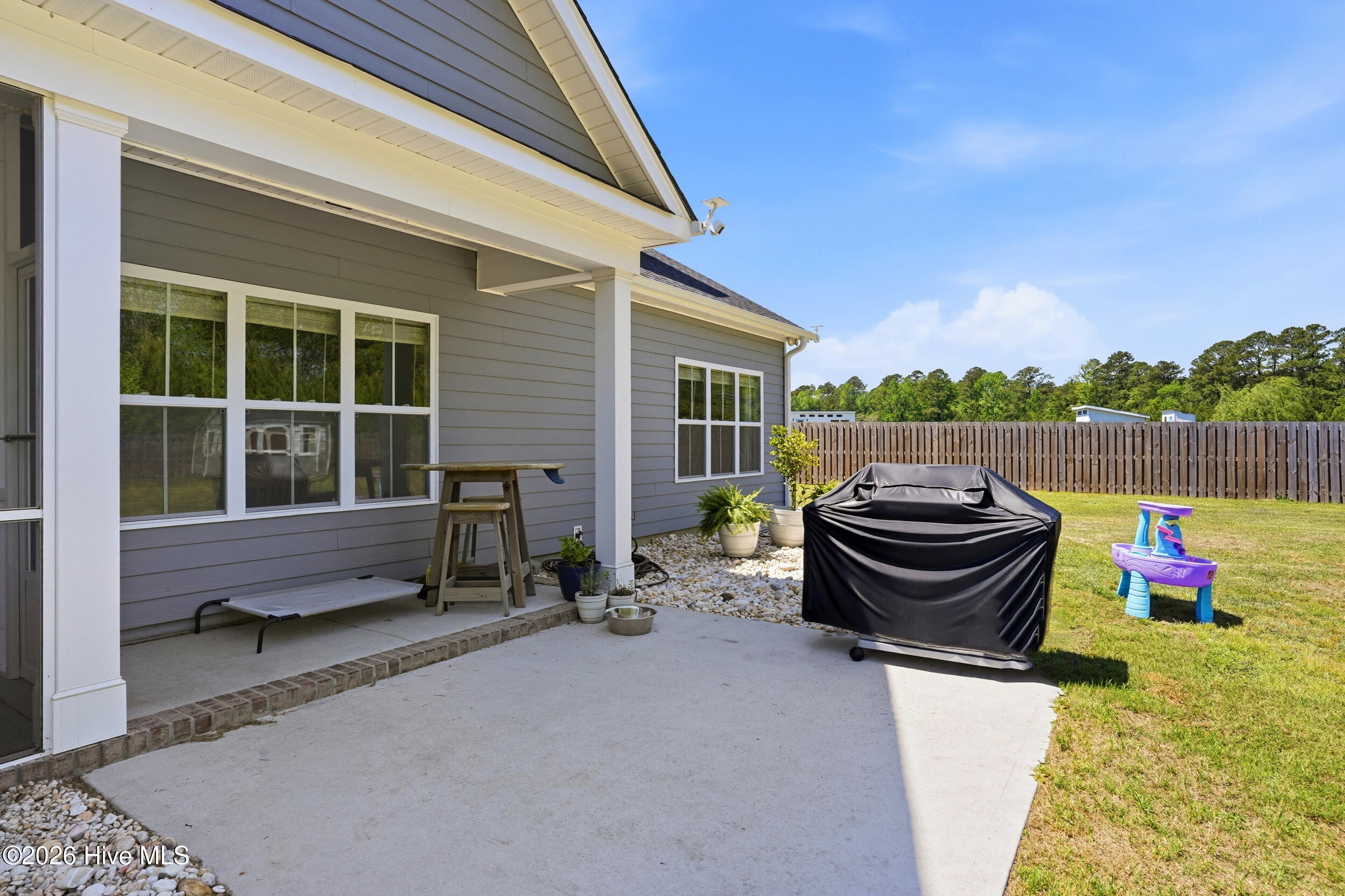 100569213 | Photo 41