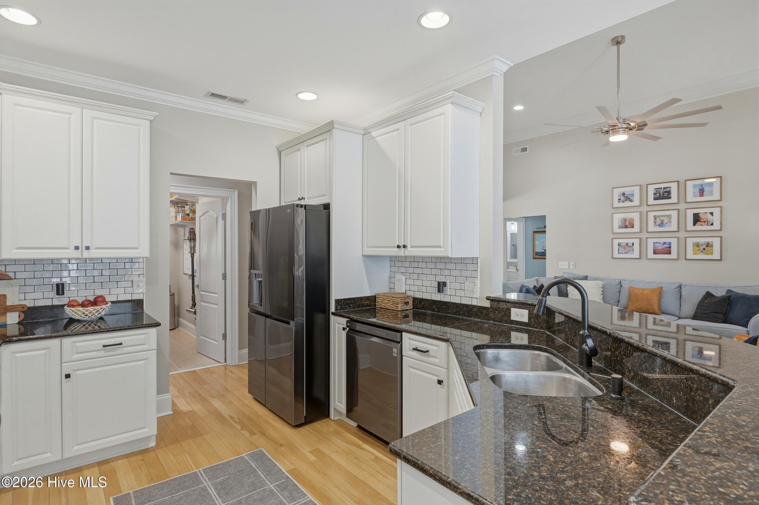 100556453 | Photo 12