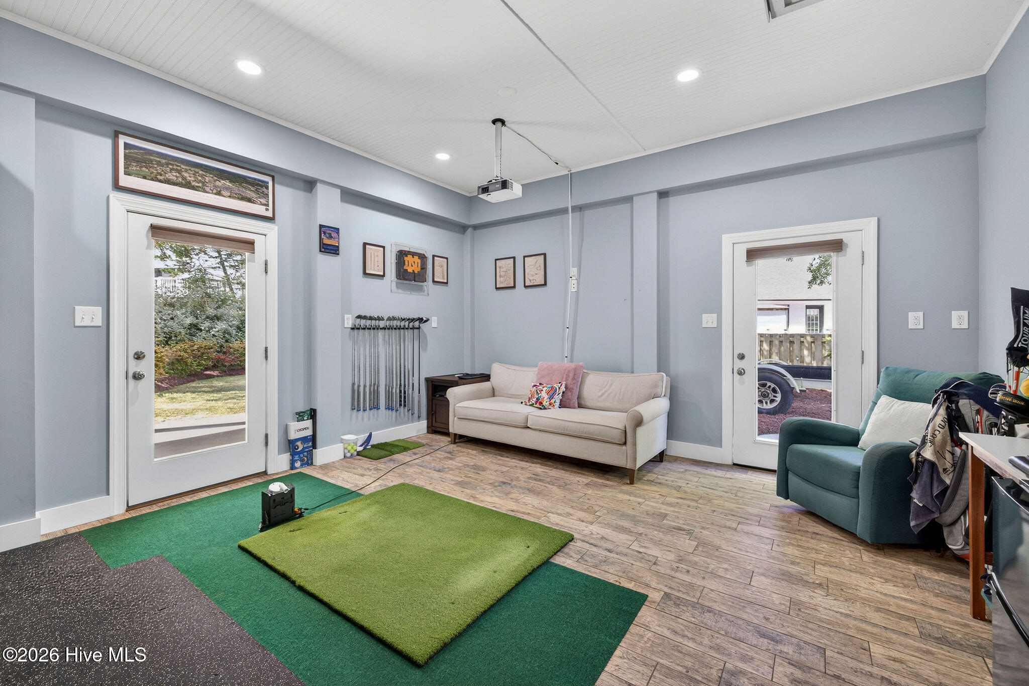 100570117 | Photo 40