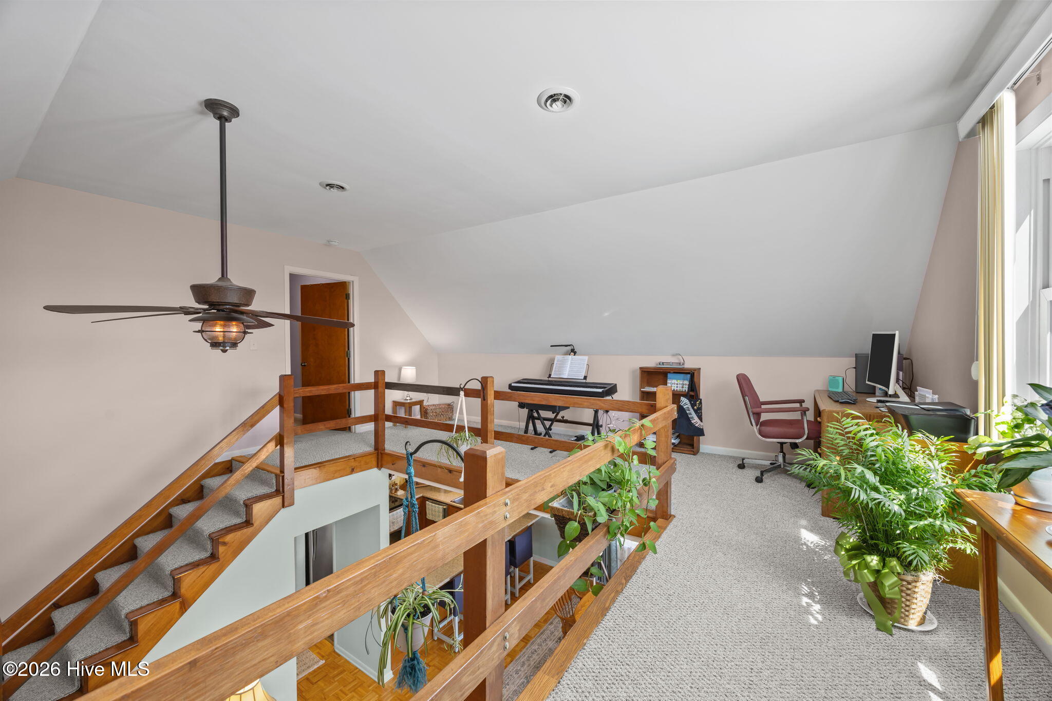 100561792 | Photo 18