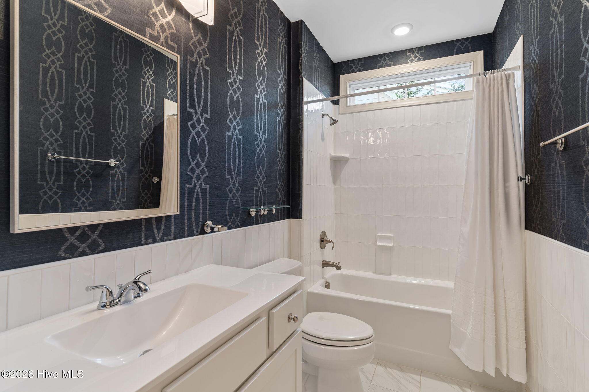 100566700 | Photo 19