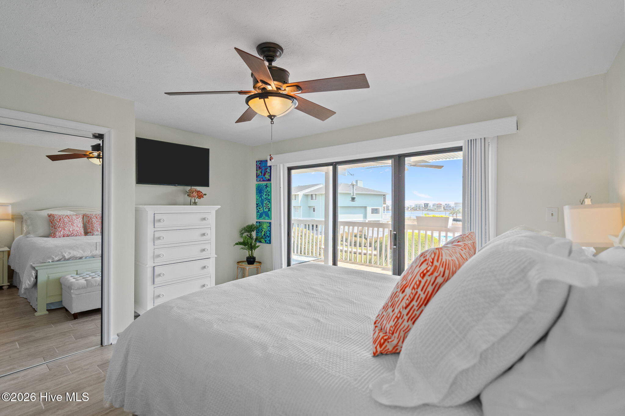 100563090 | Photo 25