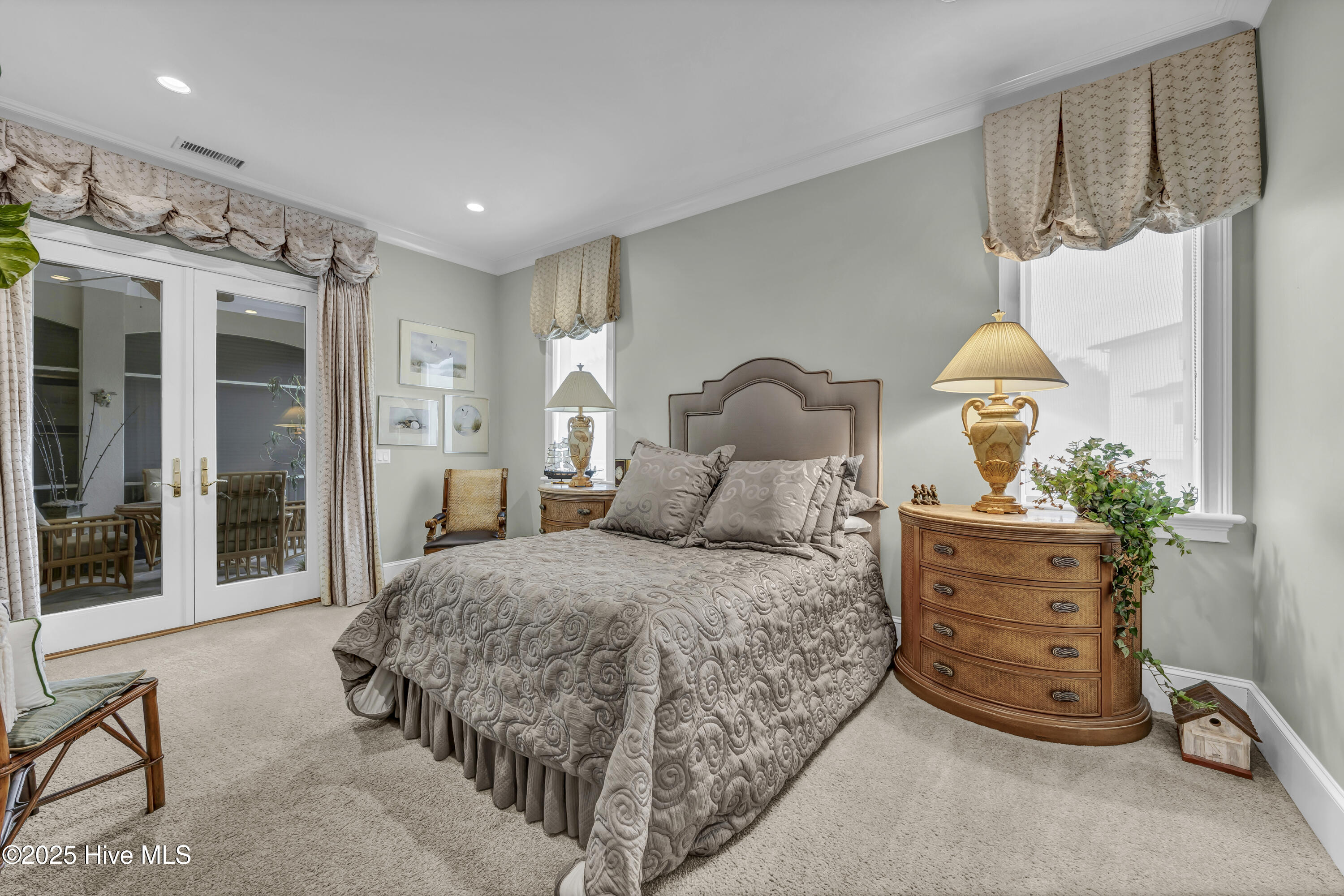 100530989 | Photo 26