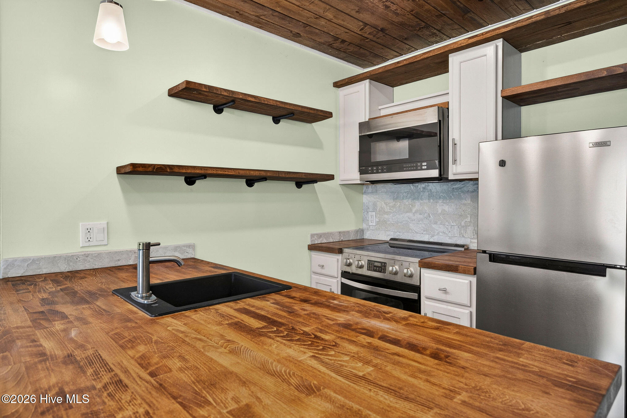 100570293 | Photo 31